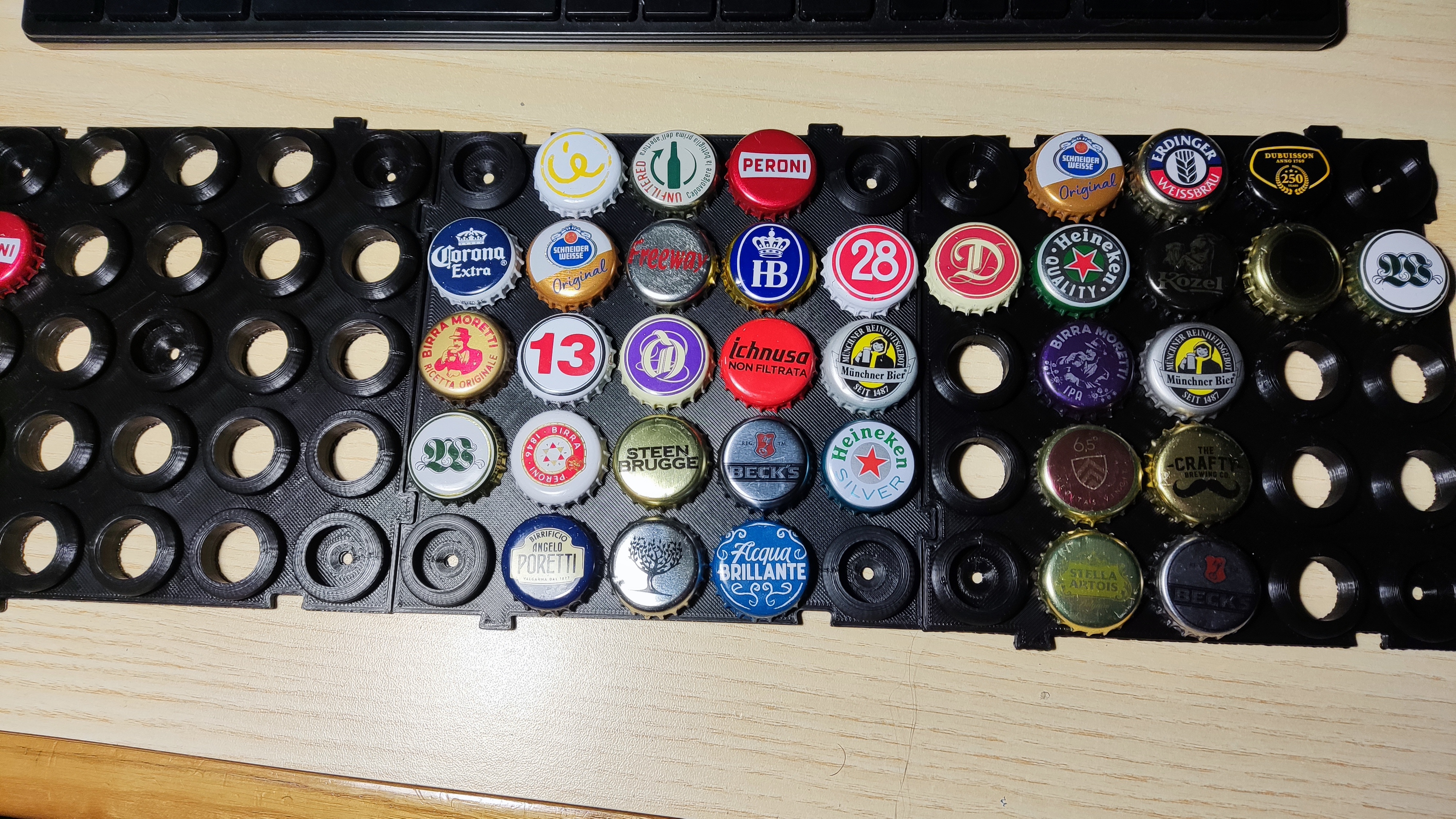 Miniatura 4 do modelo 3D Beer cap holder lightweight