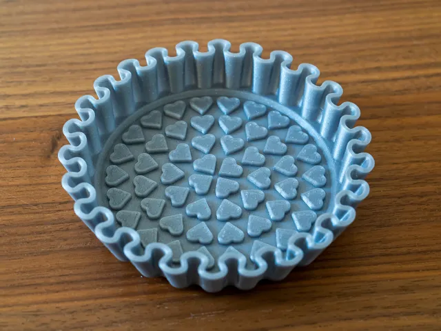 Soap Dish with Squiggle Border and Hearts