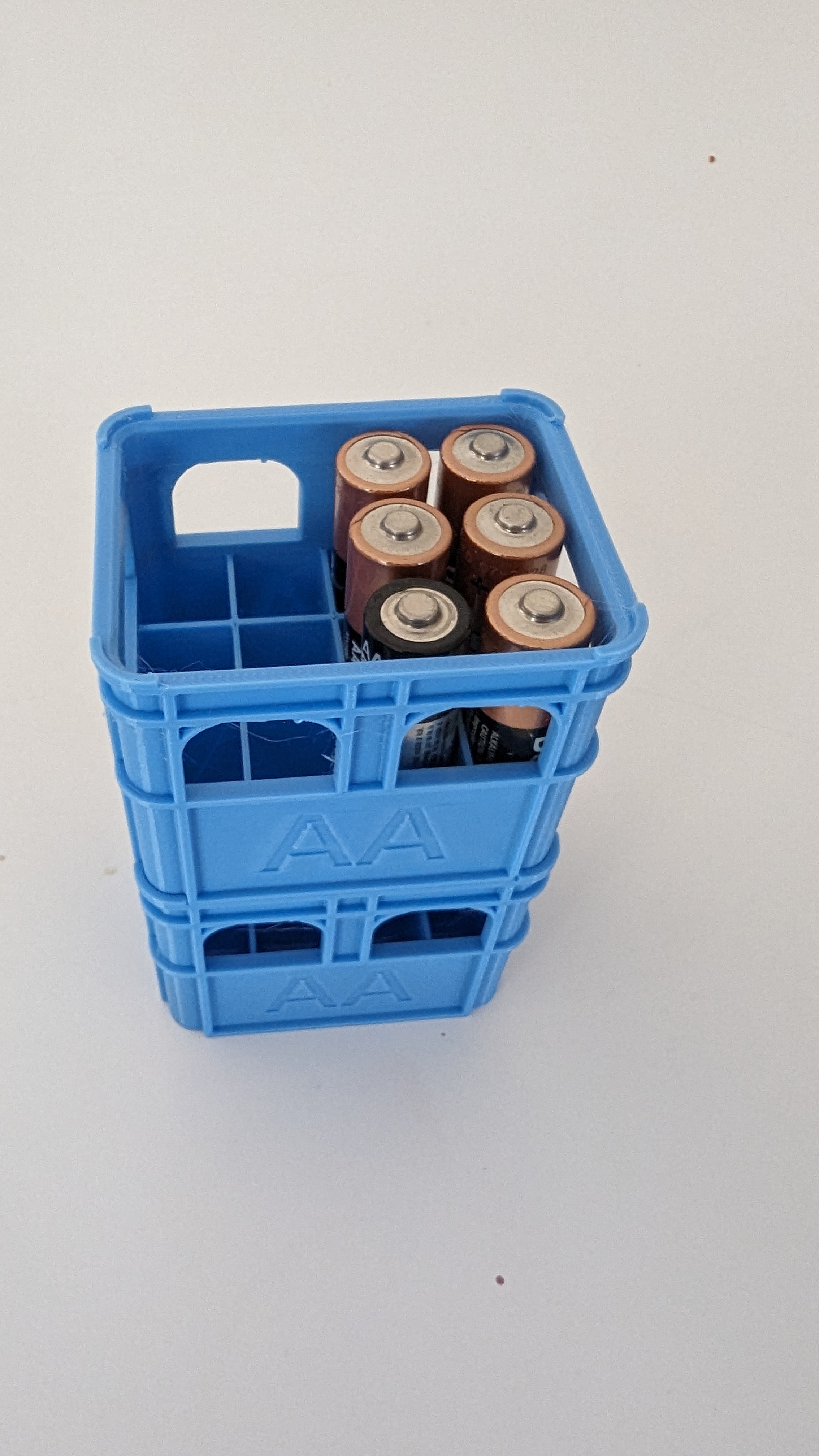Stackable beer crate for batteries