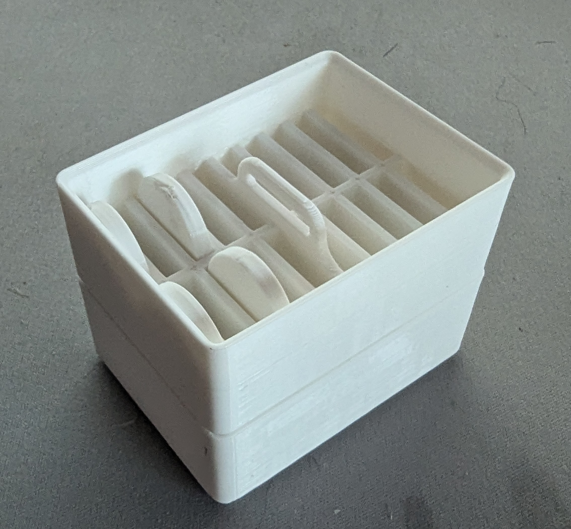 Miniatura 4 do modelo 3D Stackable beer crate for batteries