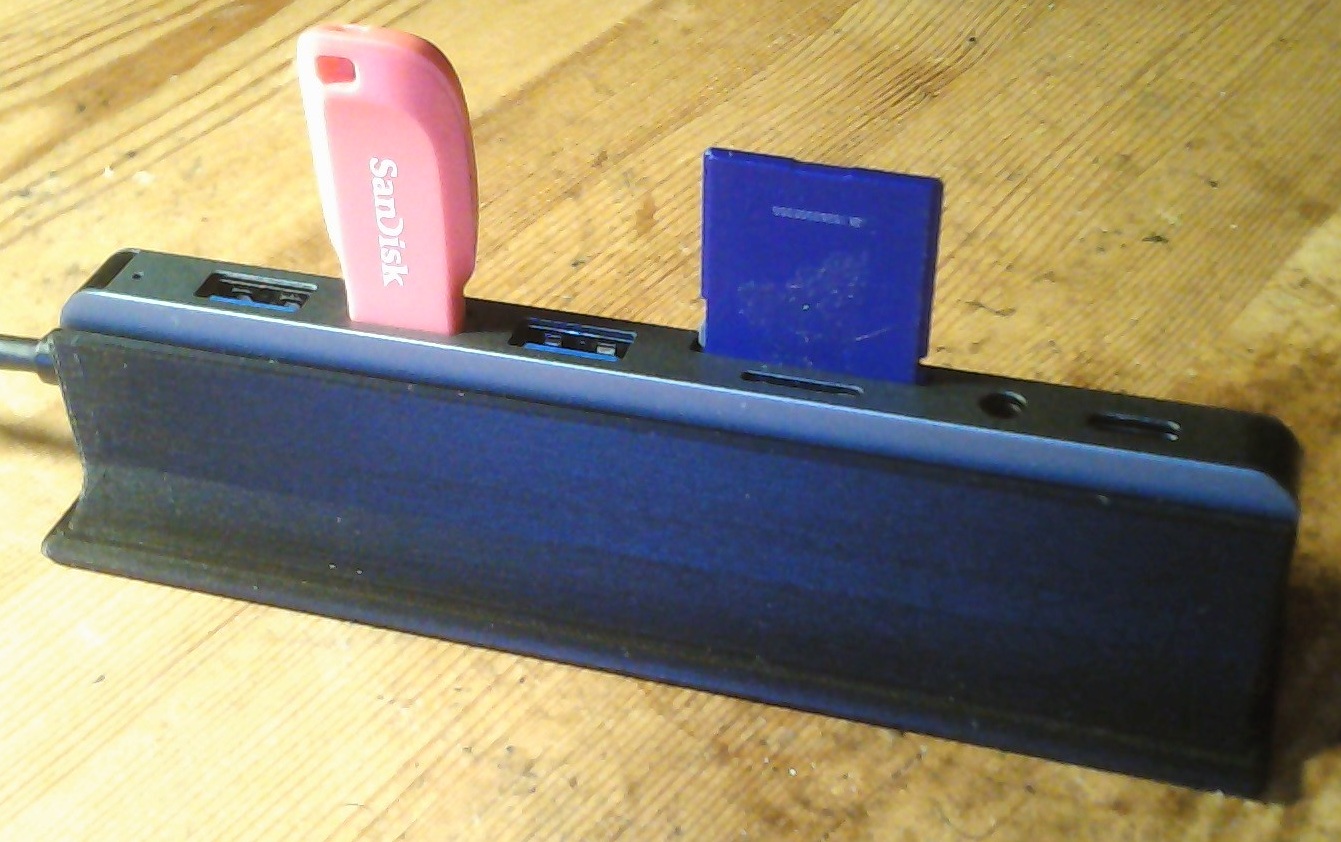 Desk holder for multiport USB hub