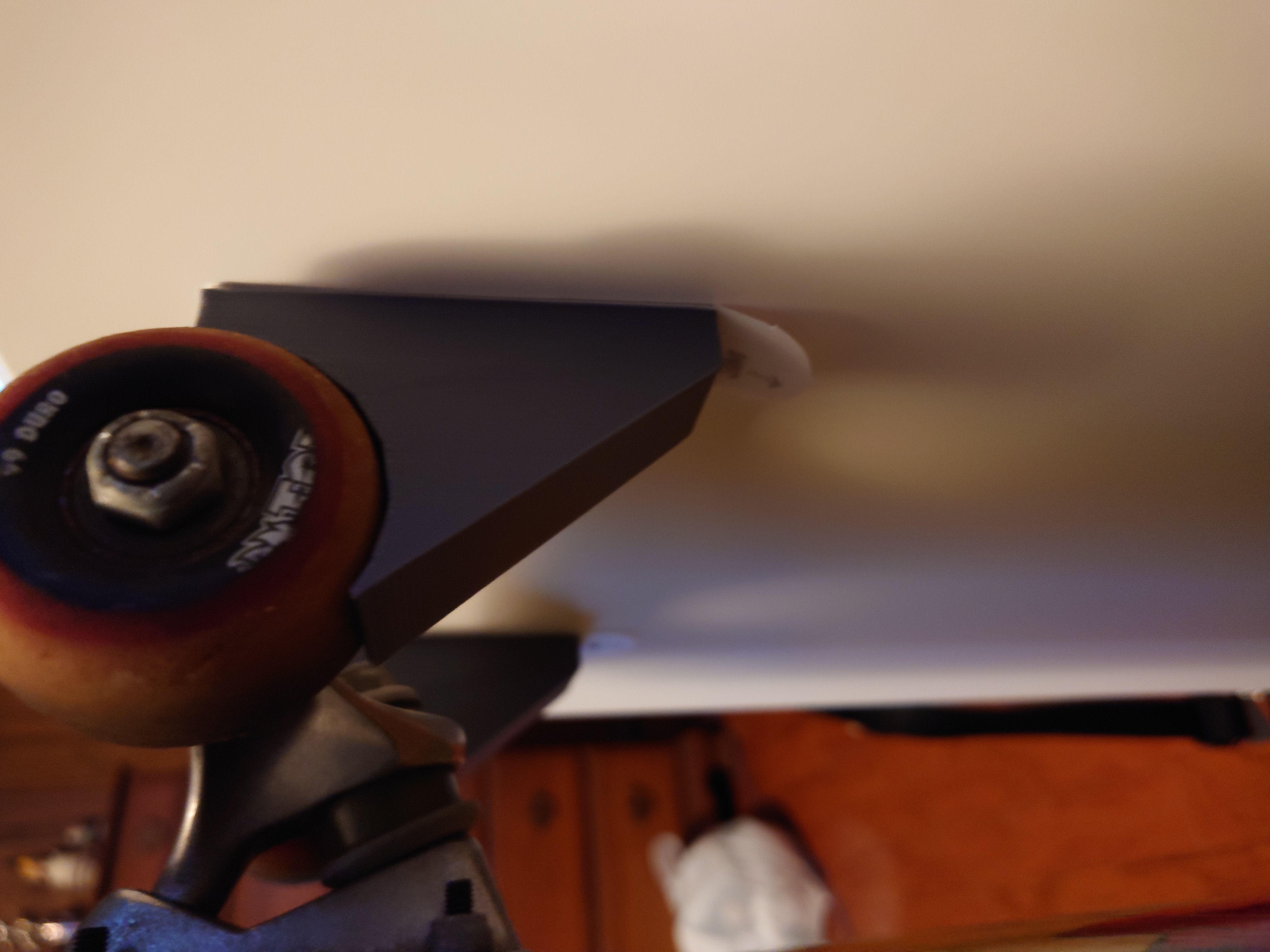 Skateboard Wall Rack using Command Strip por MrGravy79 | Descargar ...
