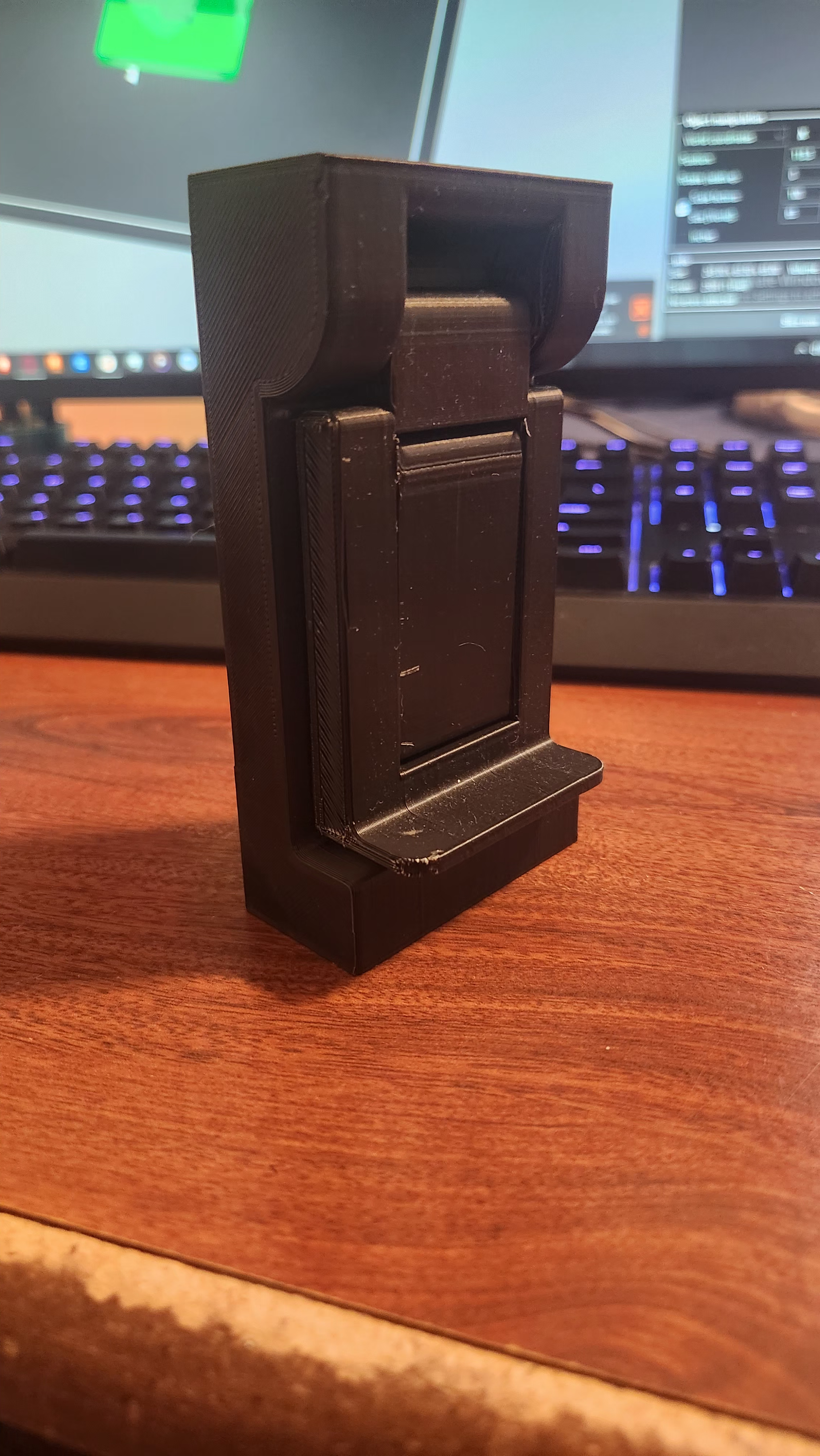 Miniatura 5 do modelo 3D Modular Xbox Controller/Headset stand