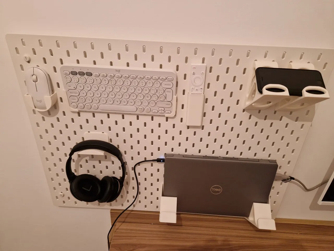 Laptop stand v2 for skadis storage ikea by Antilo | Download free STL model  | Printables.com, image size:1280x960