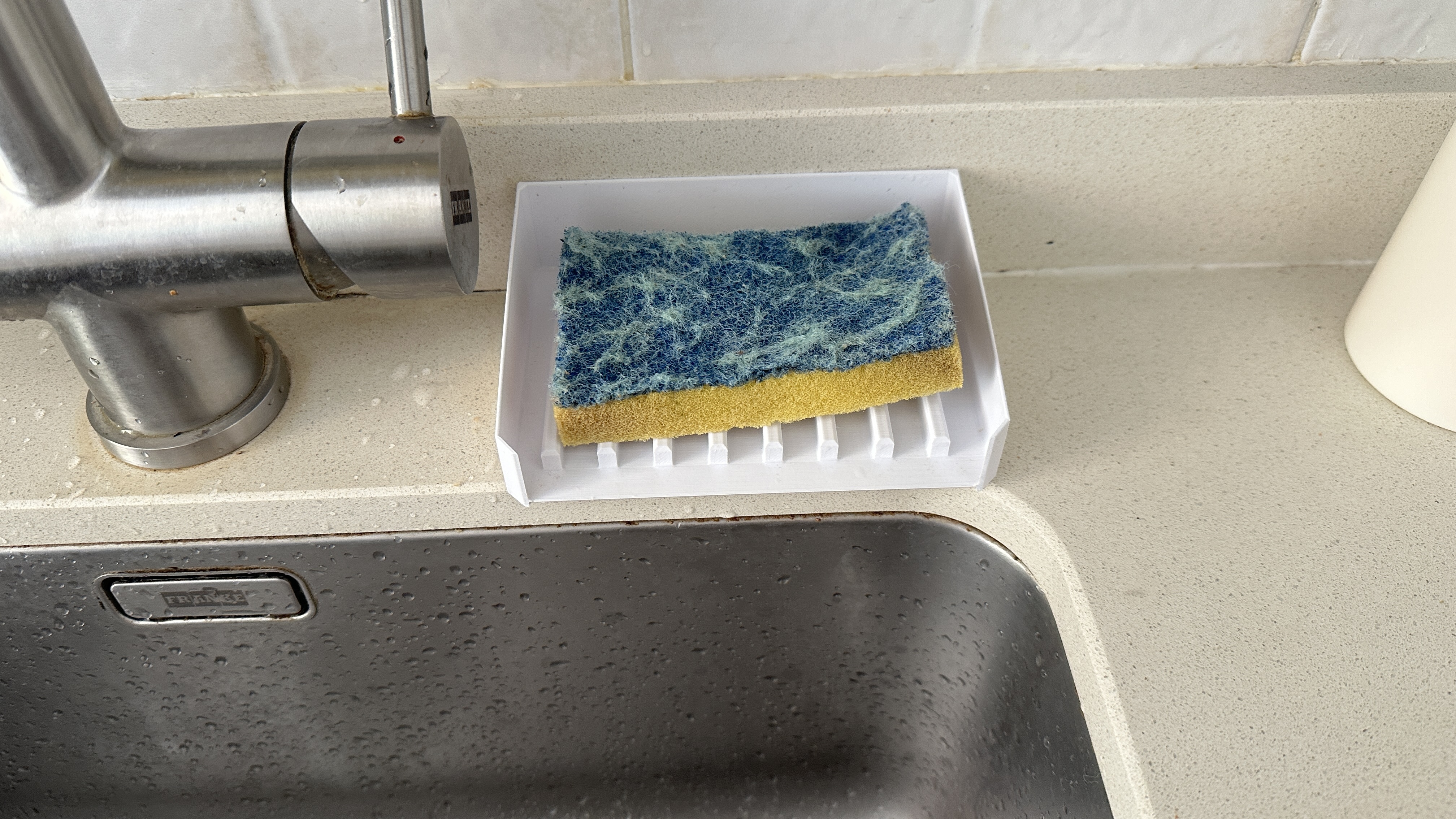 Simple sponge dryer and holder