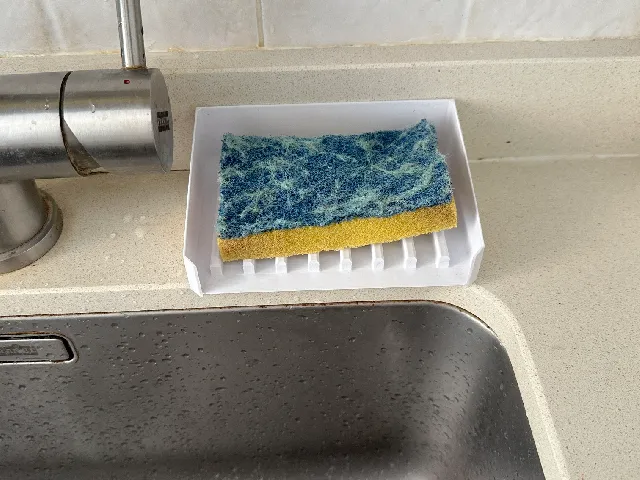 Simple sponge dryer and holder