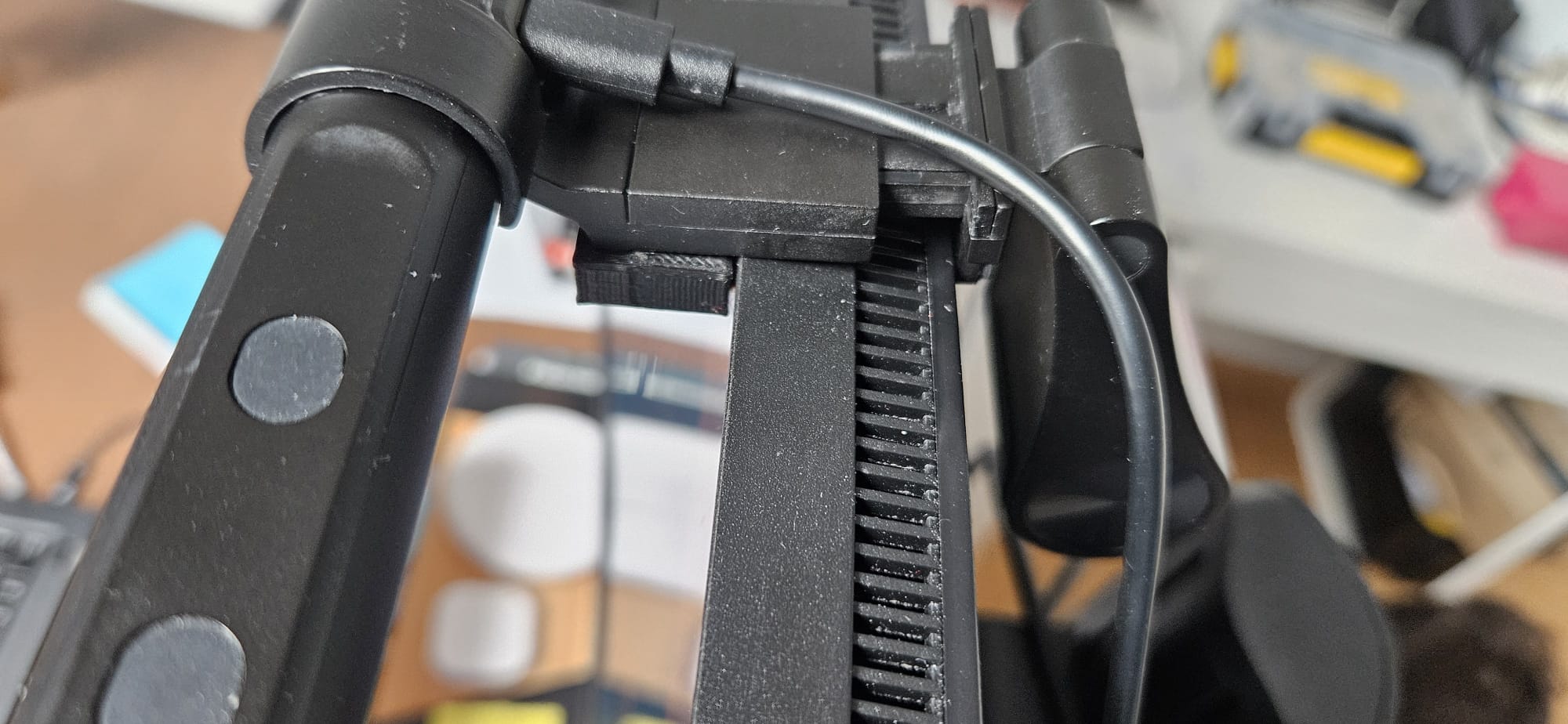 Quntis screen bar extention for curved monitor