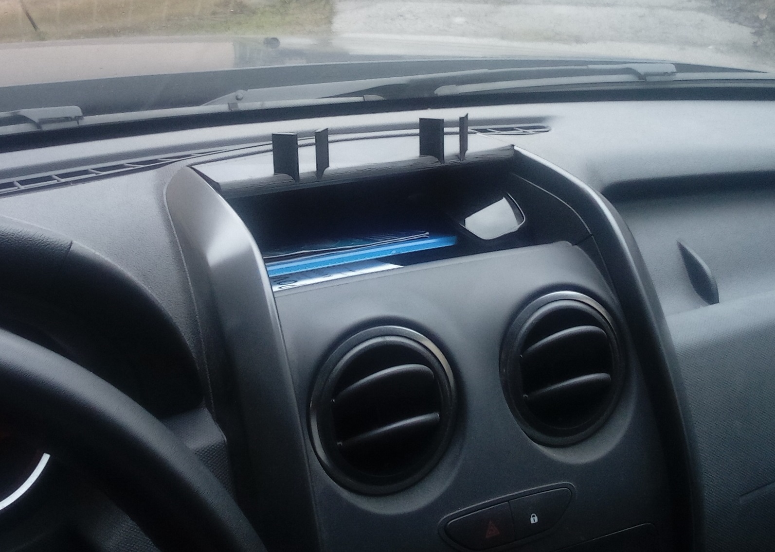 Free STL file Dacia Duster 2 Tablet or Phone Holder 📞・3D print model to  download・Cults