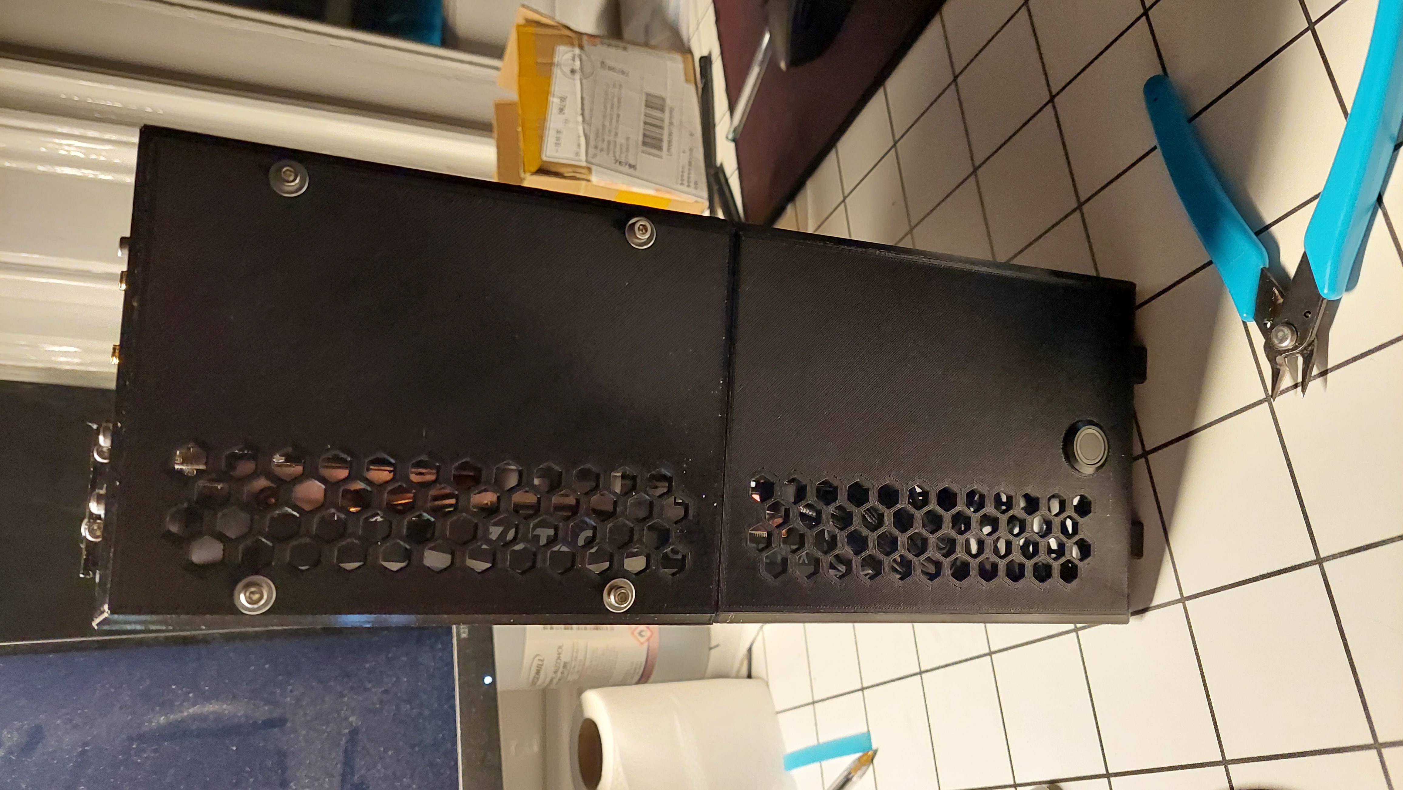 NutCase - Vertical ITX PC Case - Screwed-in Front