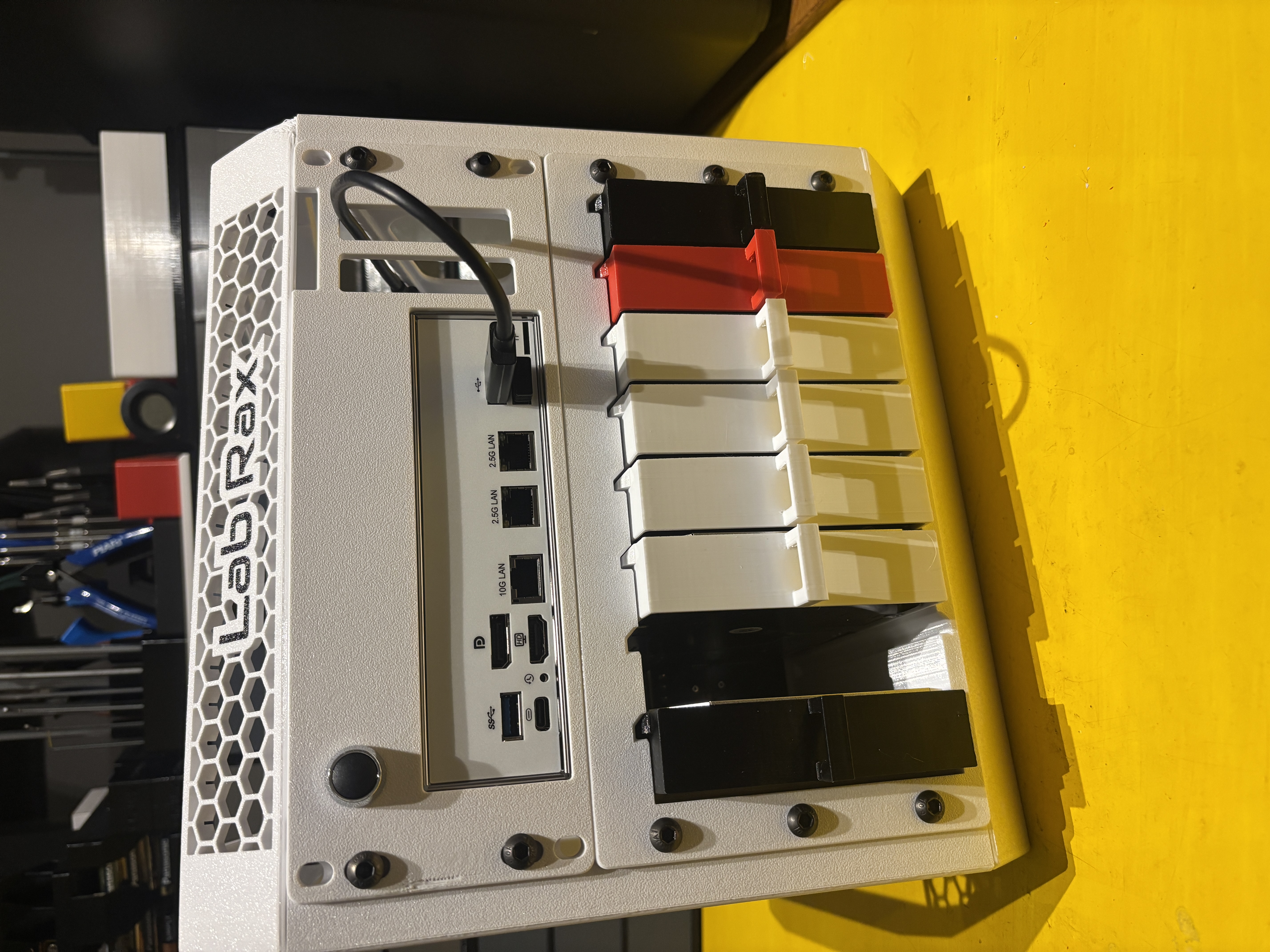 8-Bay 10 inch 3U Serverrack Mount for 3.5" HDD - Lab Rax