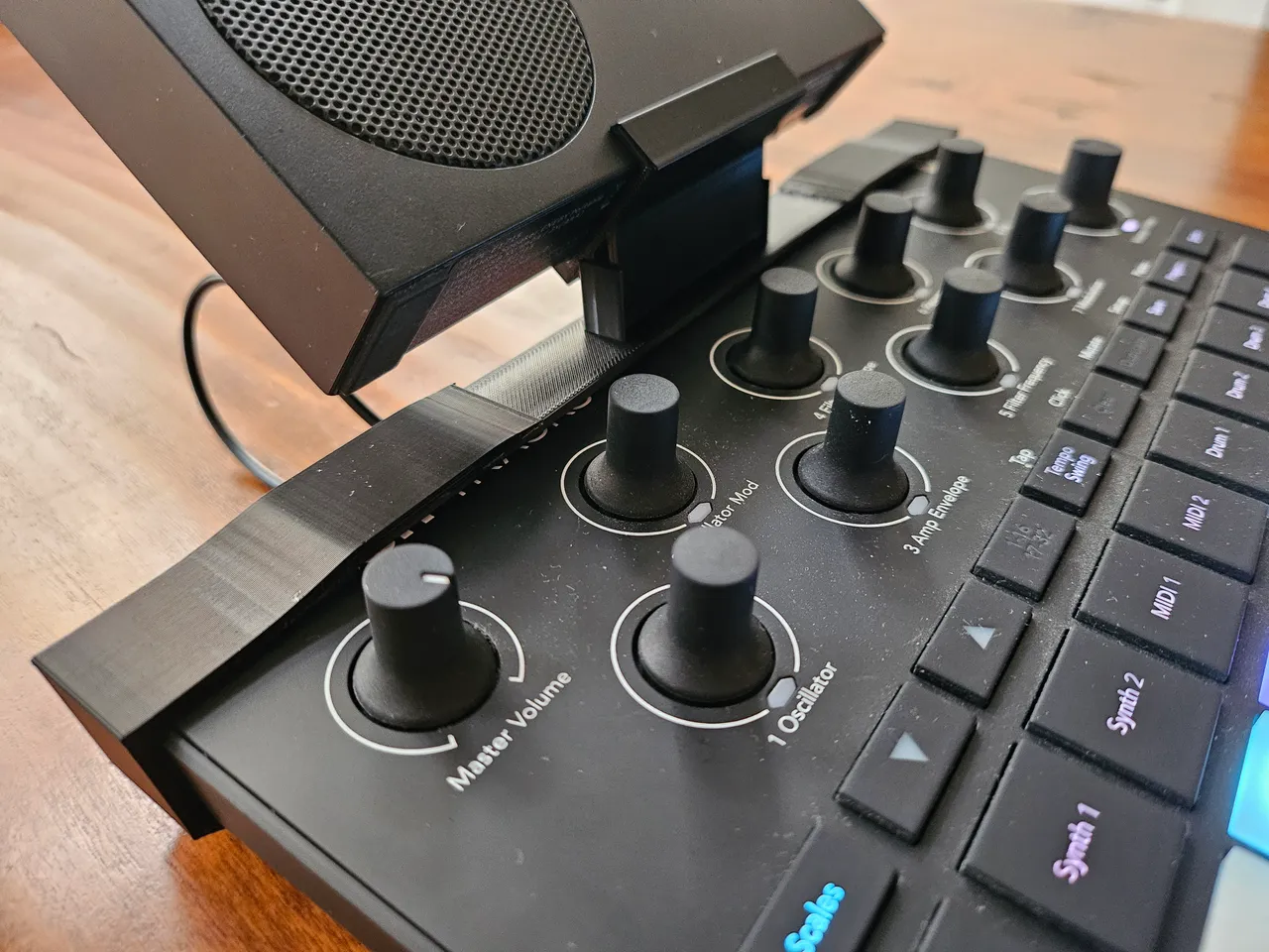 Novation Circuit Tracks external speaker holder for IKEA