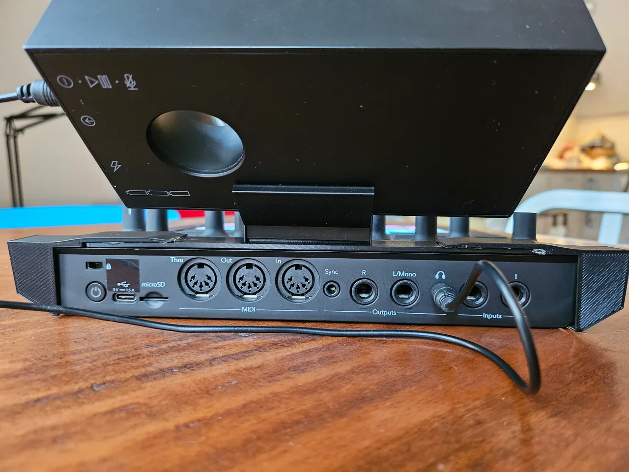 Novation Circuit Tracks external speaker holder for IKEA
