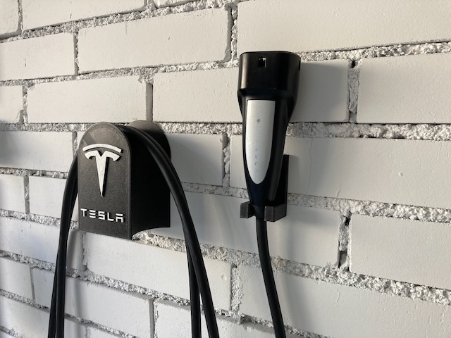 Tesla cable holder