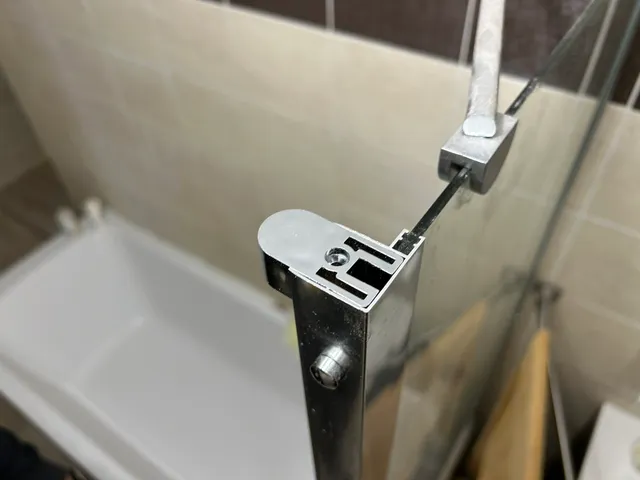Náhradní pant/držák skleněných dveří do koupleny