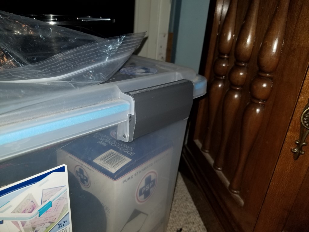 Sterilite Gasket Box Latch