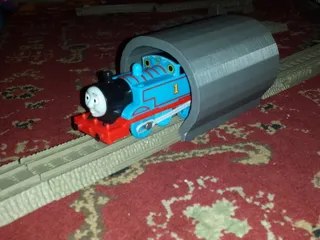 Thomas top trackmaster tunnel