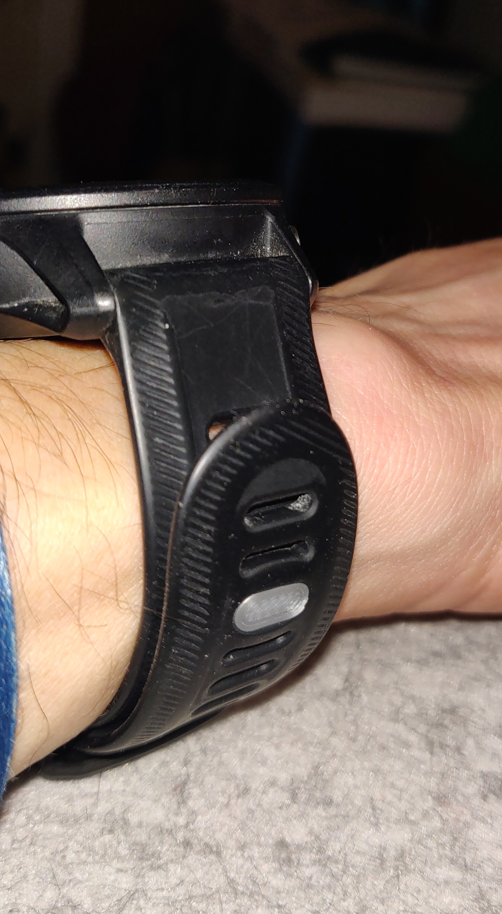 Garmin strap retainer clip