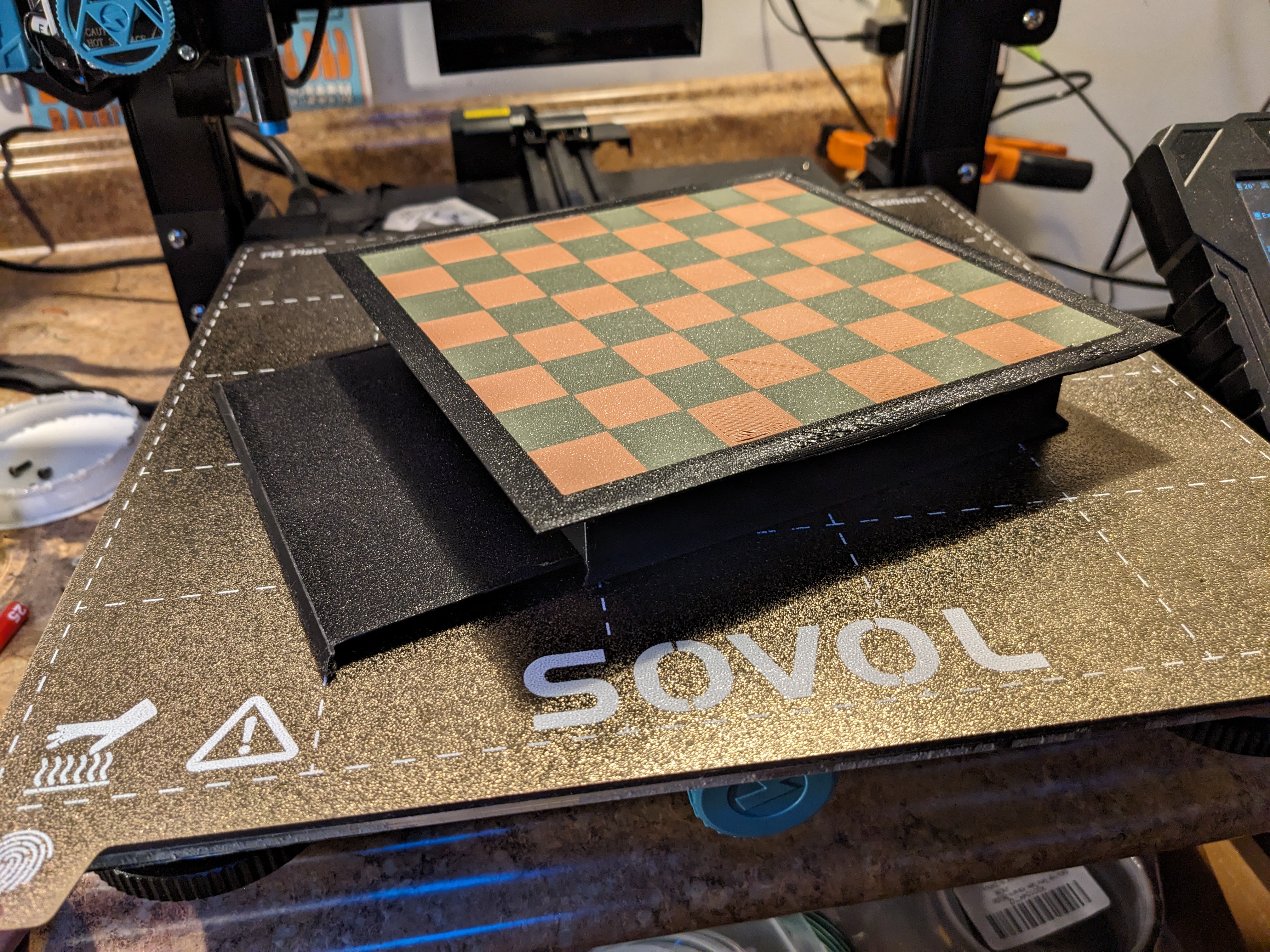 Multi-Color (Single Extruder) Magnetic Chess Board w/ Internal Storage