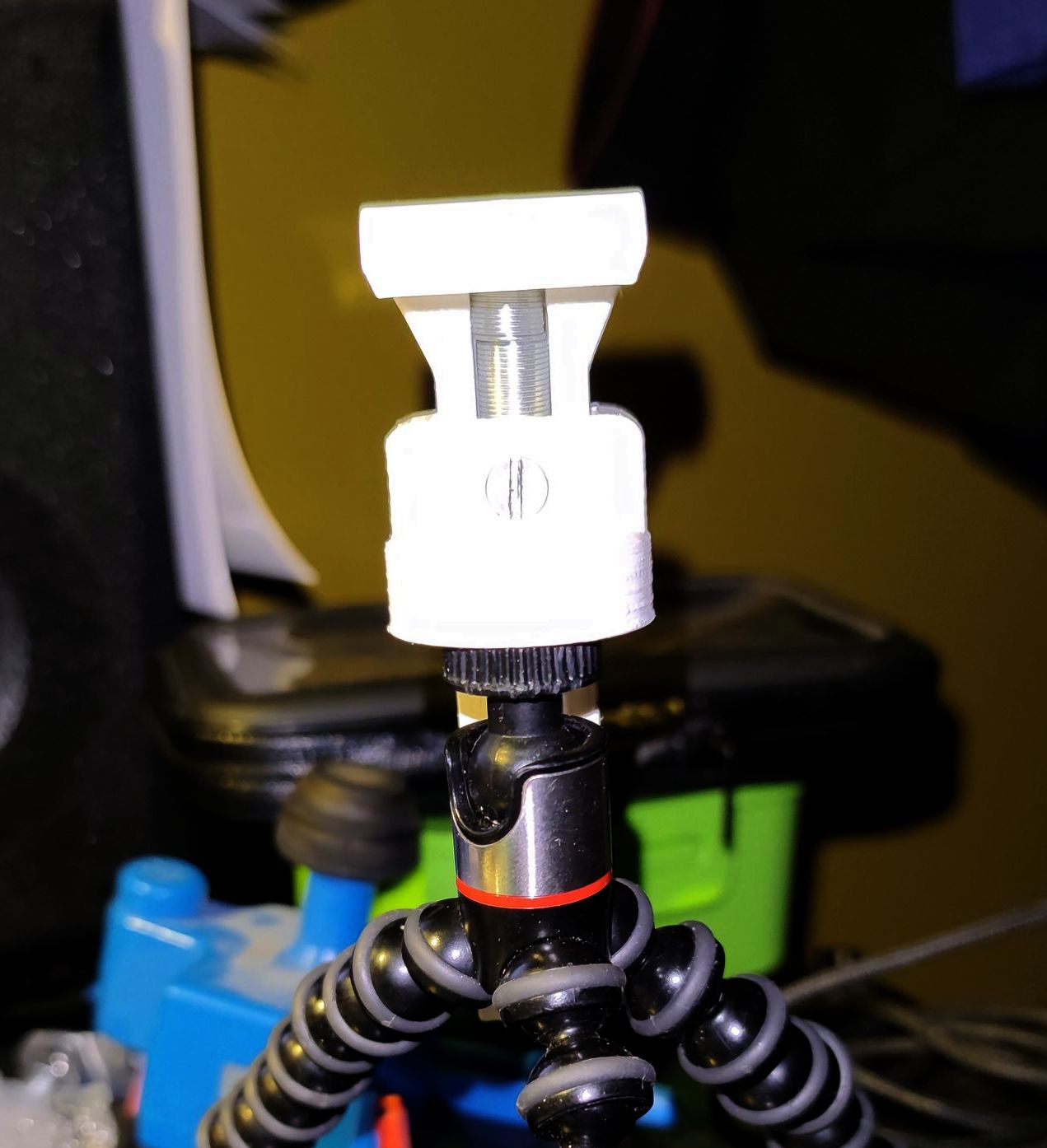 Smartphone adjustable tripod holder