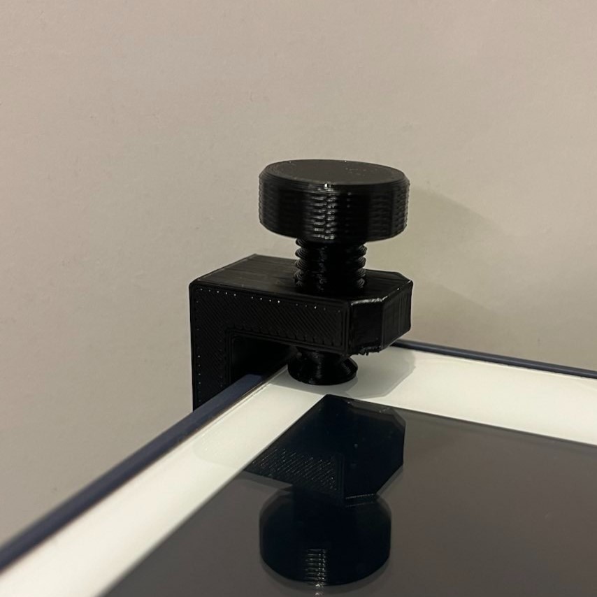 Screen repair clamp