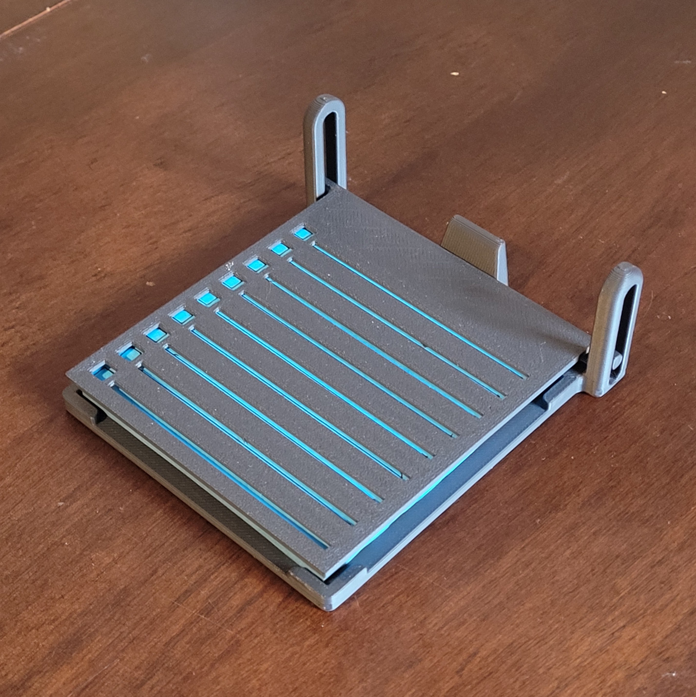 Miniatura 2 do modelo 3D Sticky note holder with stencil. Parametric.