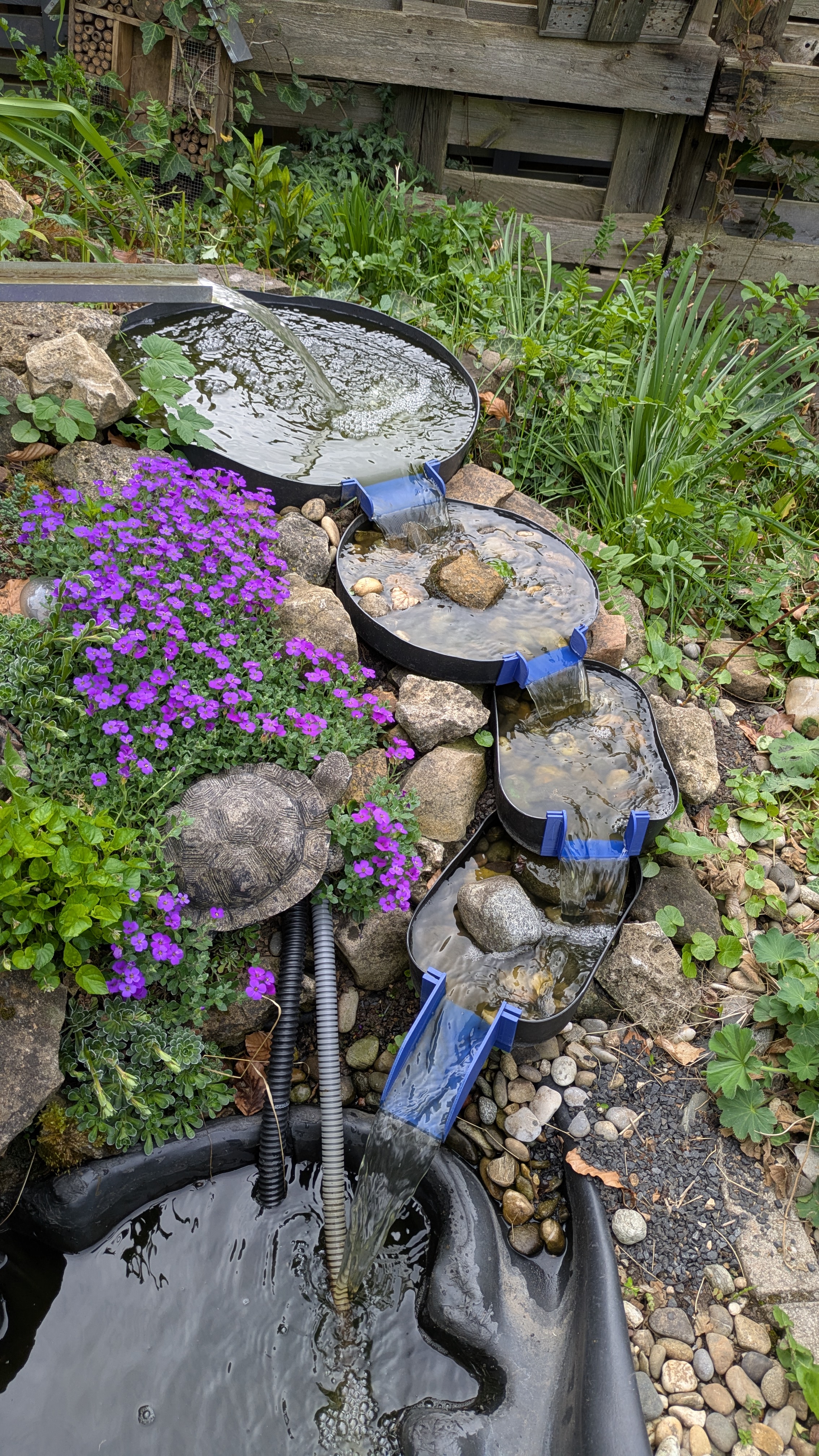 Water outlet garden pond waterfall