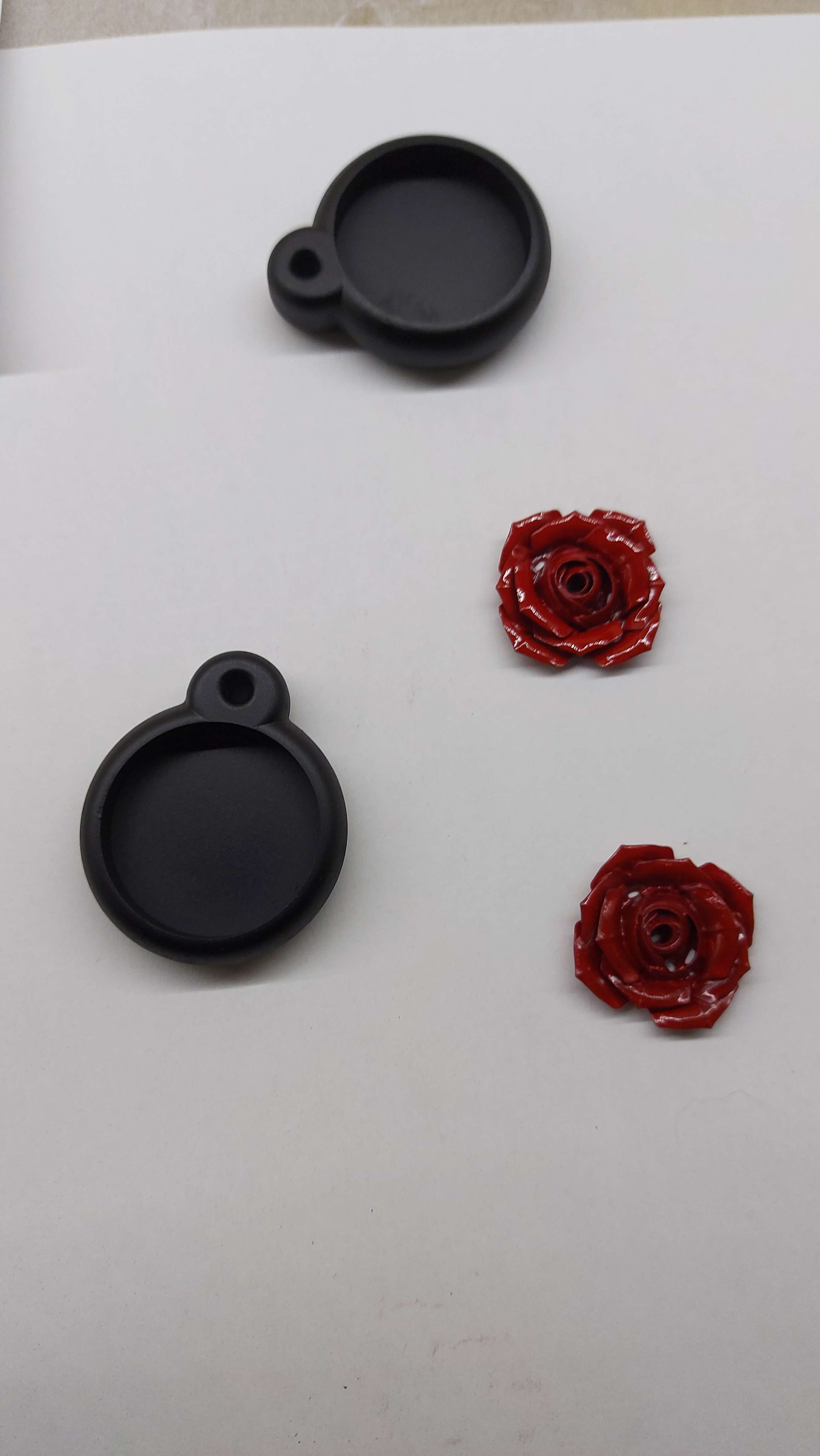 Miniatura 5 do modelo 3D Red Rose Pendant