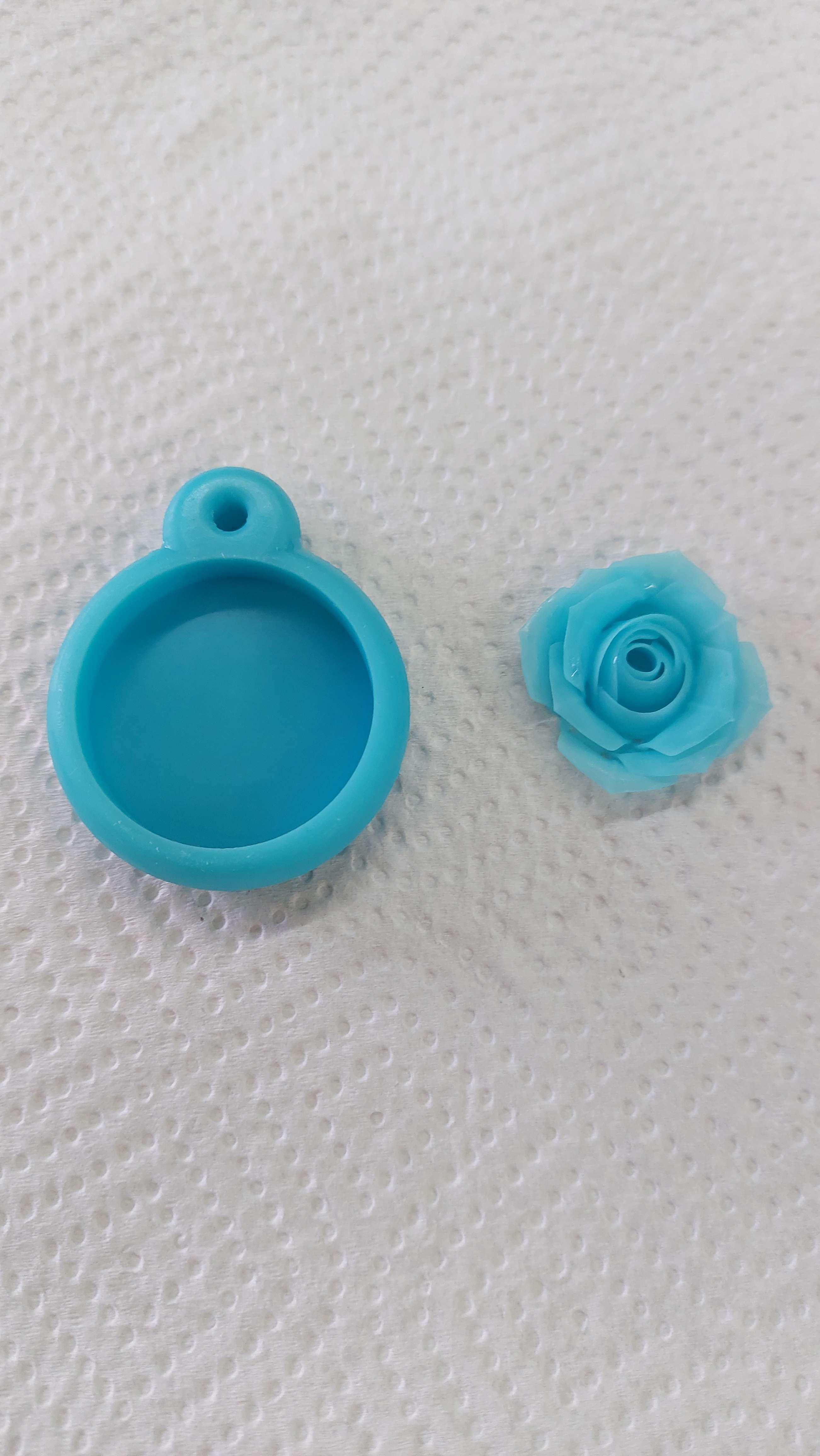 Miniatura 3 do modelo 3D Red Rose Pendant