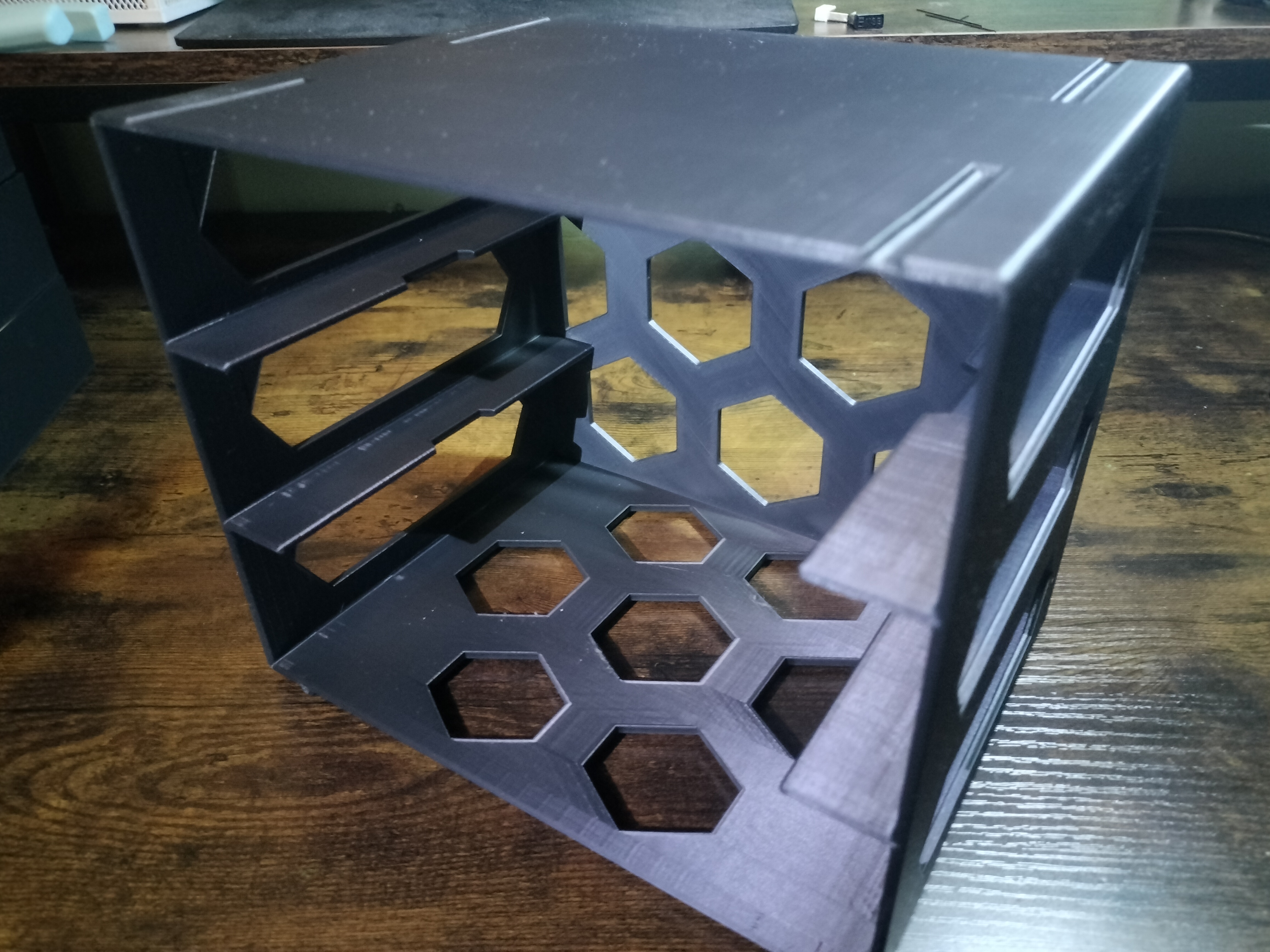 Miniatura 6 do modelo 3D Desktop Organizer - 3 Part Bin Storage - Minimalistic, Stackable, Low-Cost