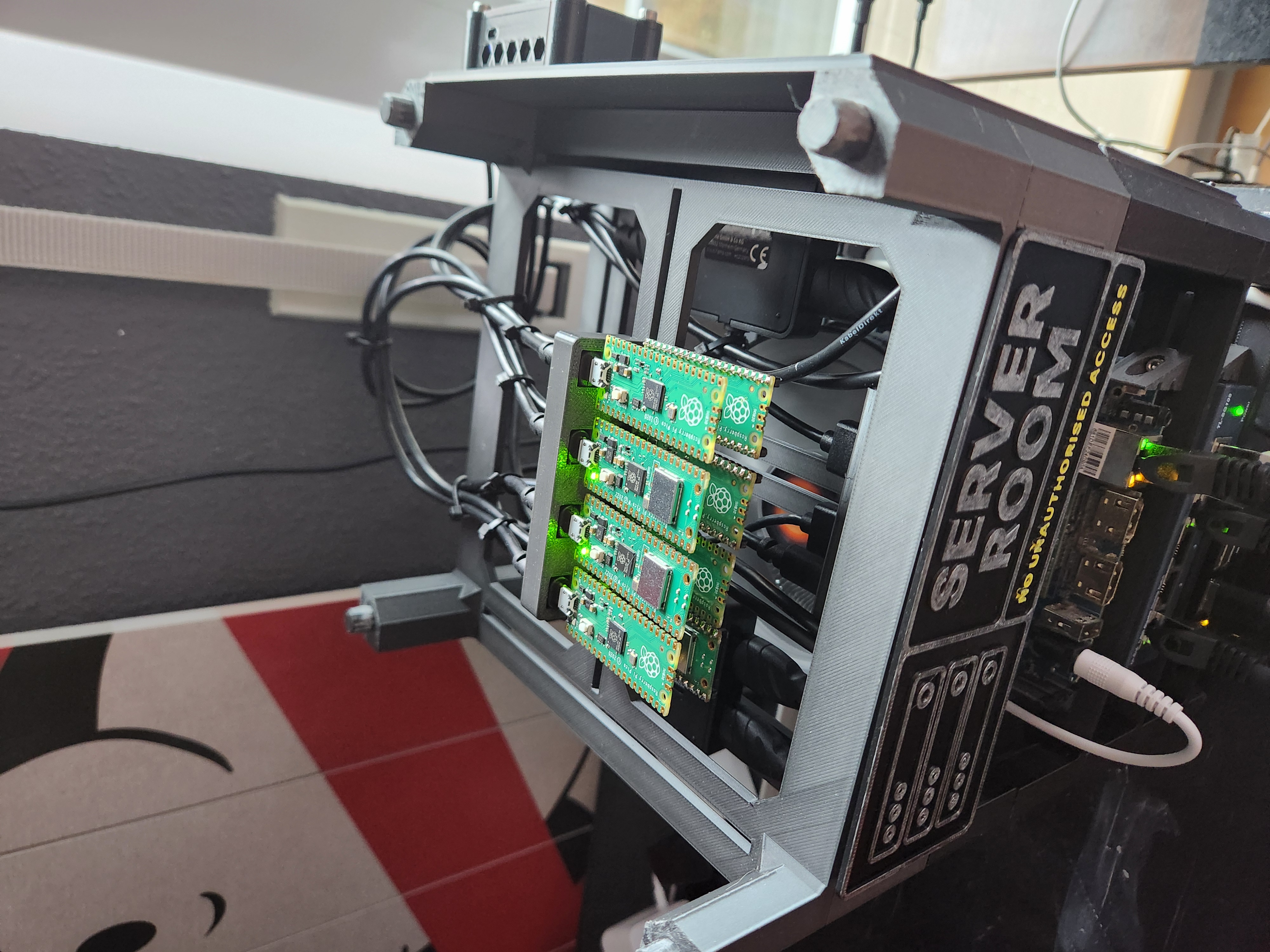 USB Cable mount for Pico Cluster