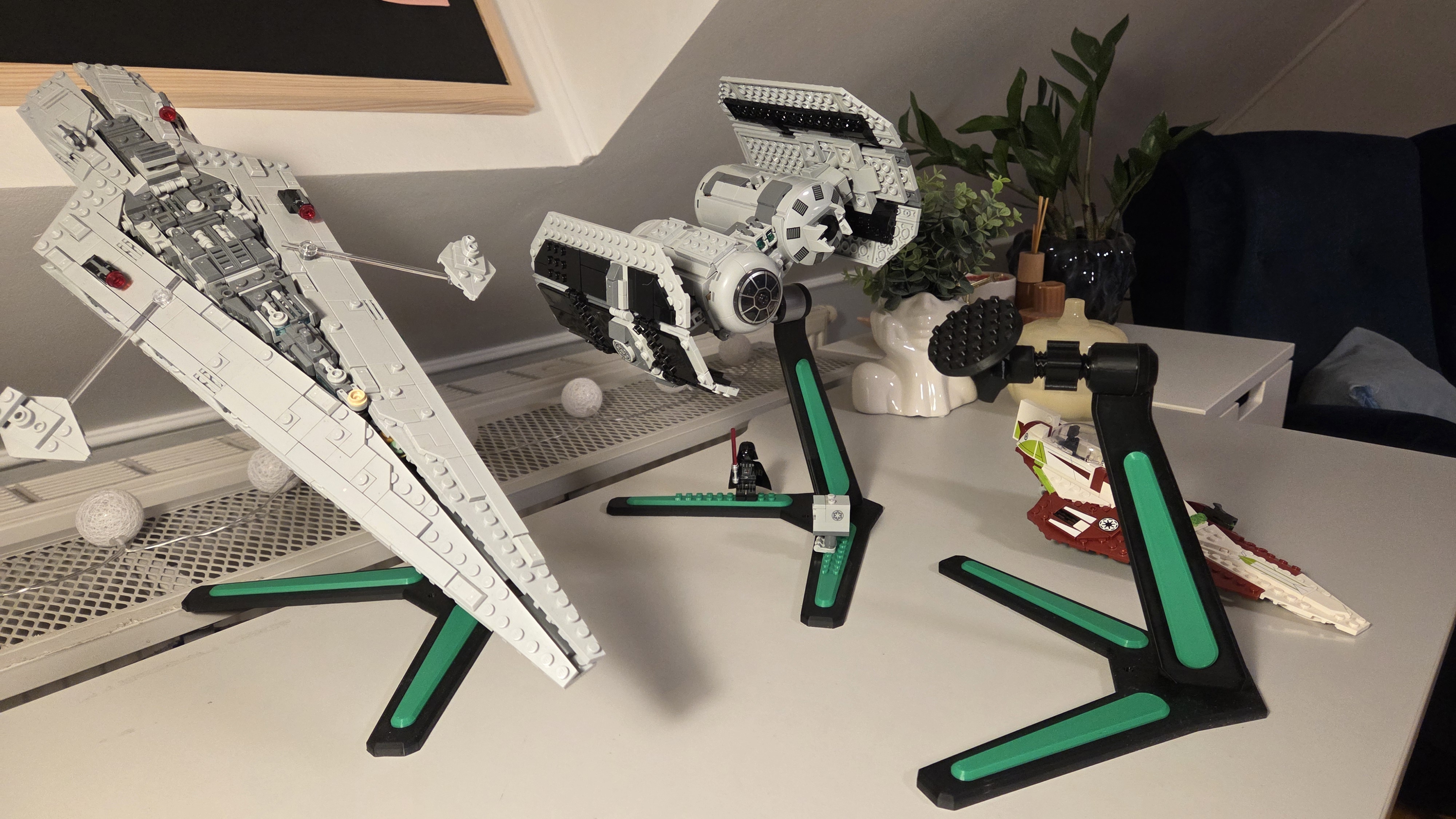 spaceship stand — thumbnail 5