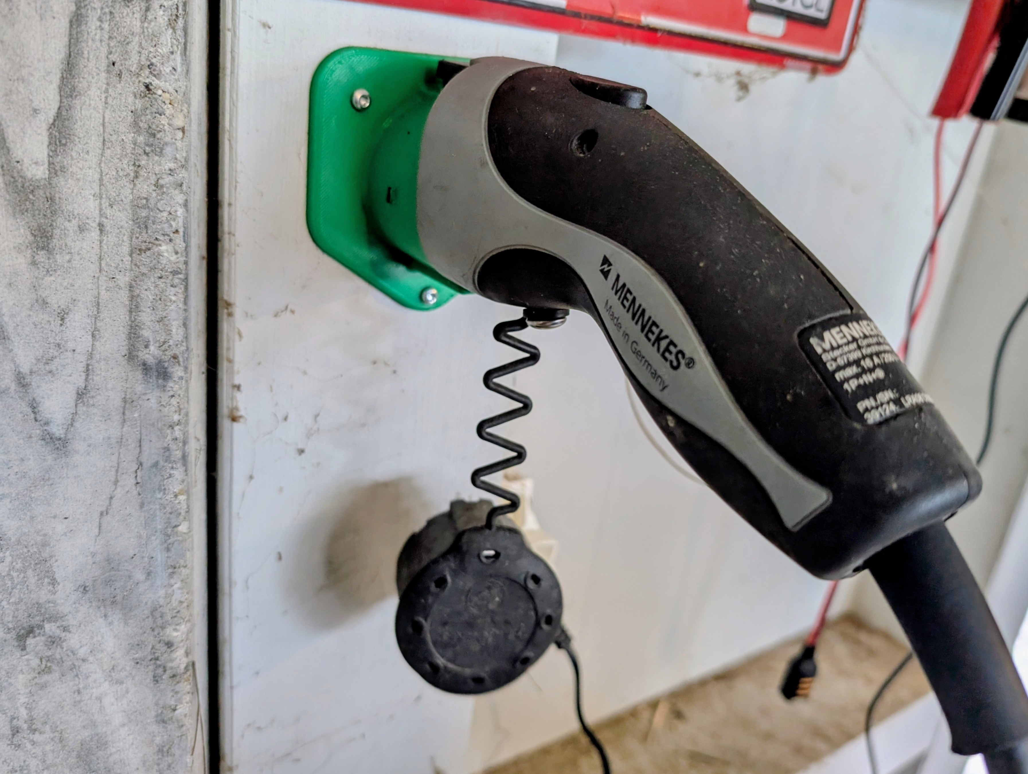 Wandhalterung für Ladekabel mit Stecker Typ 1