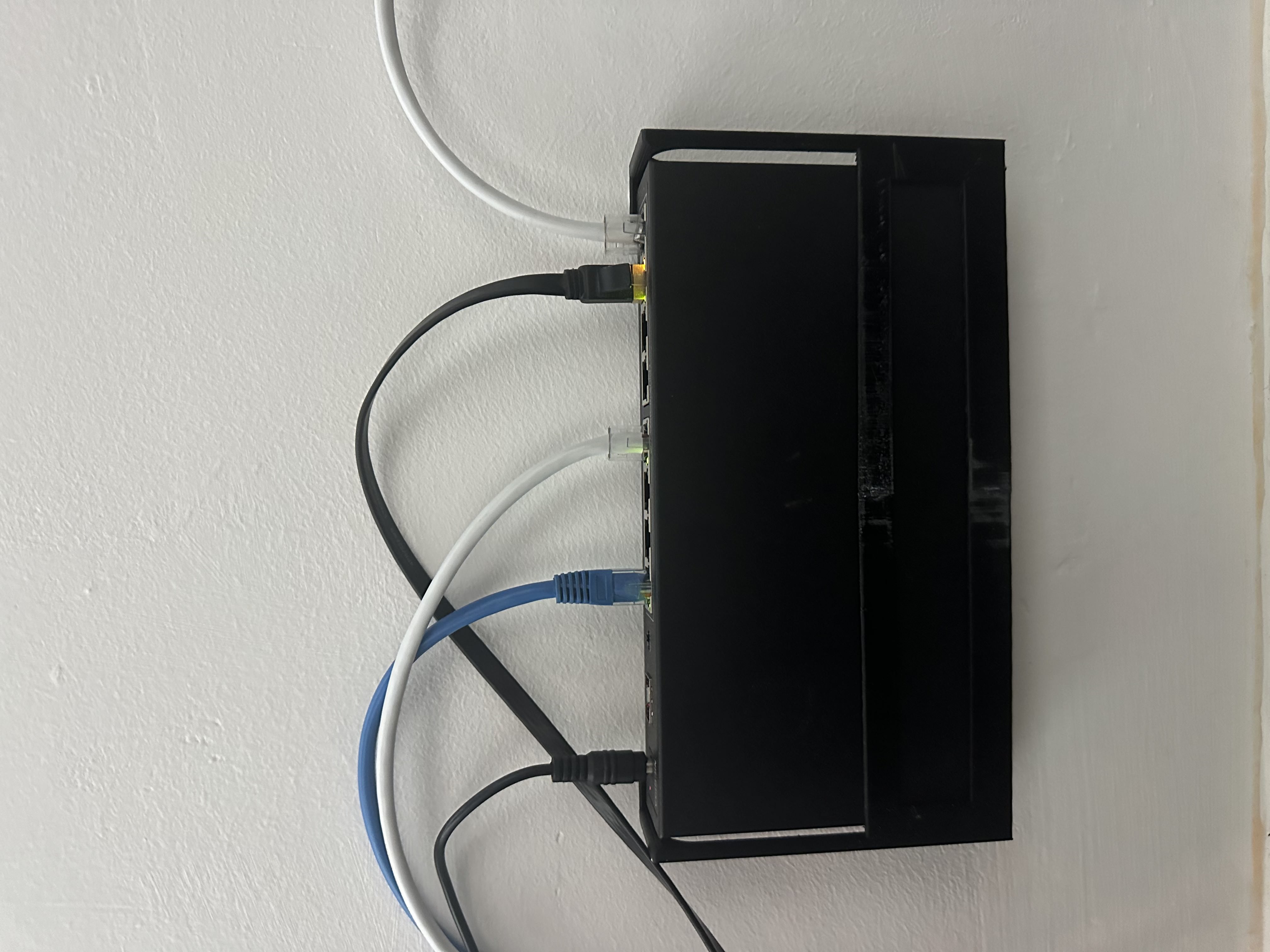 Miniatura 2 do modelo 3D NICGIGA Network Switch Wall Bracket