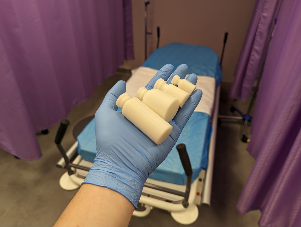 Pharmaceutical glass vial prop for clinical simulations
