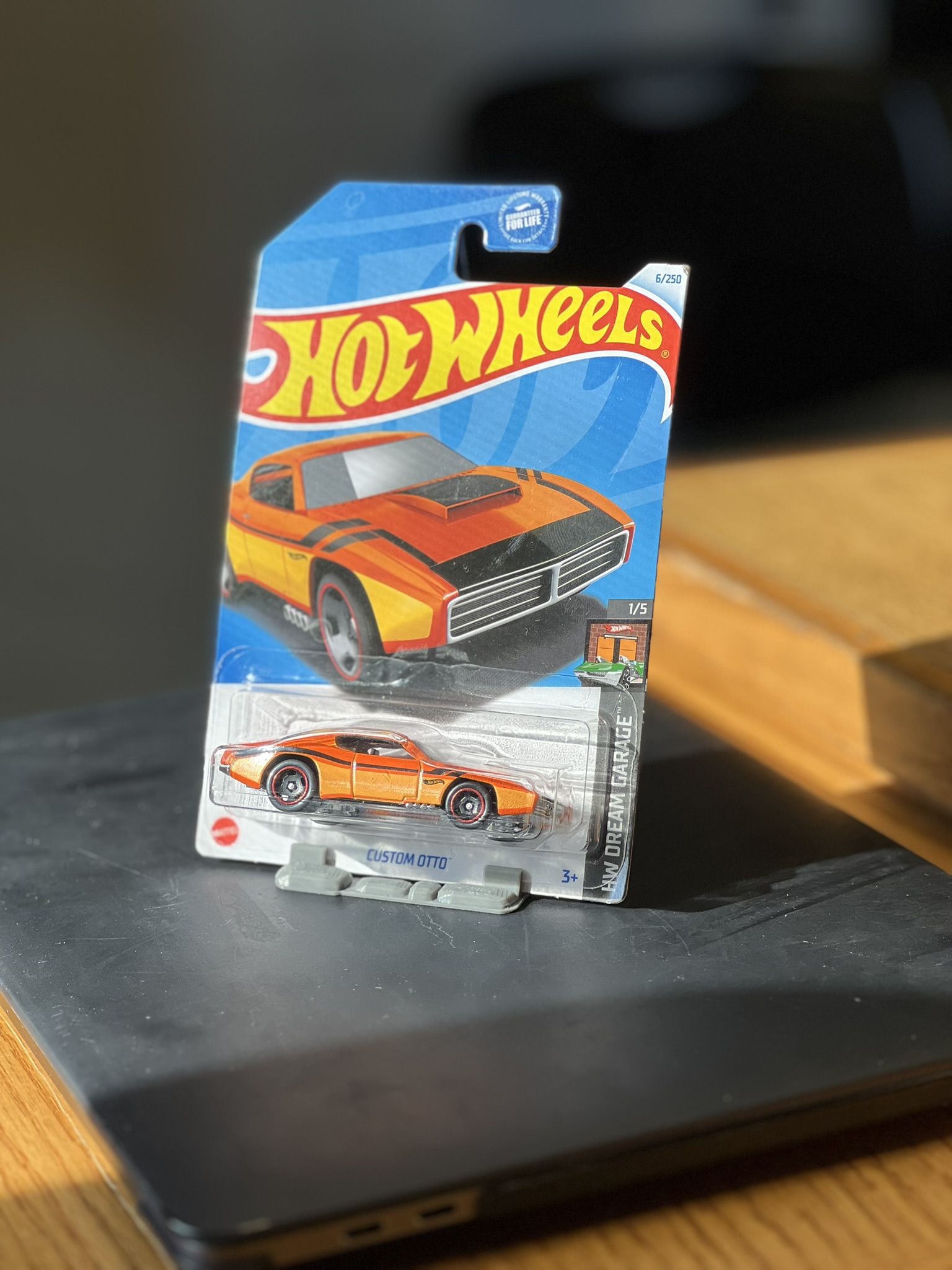 Hot Wheels Carded Display Stand / Brick Road