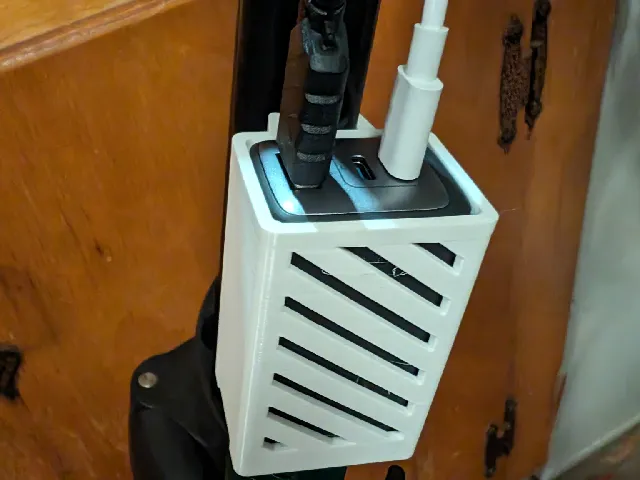 Anker 735 65w Charger Mount for Tripod