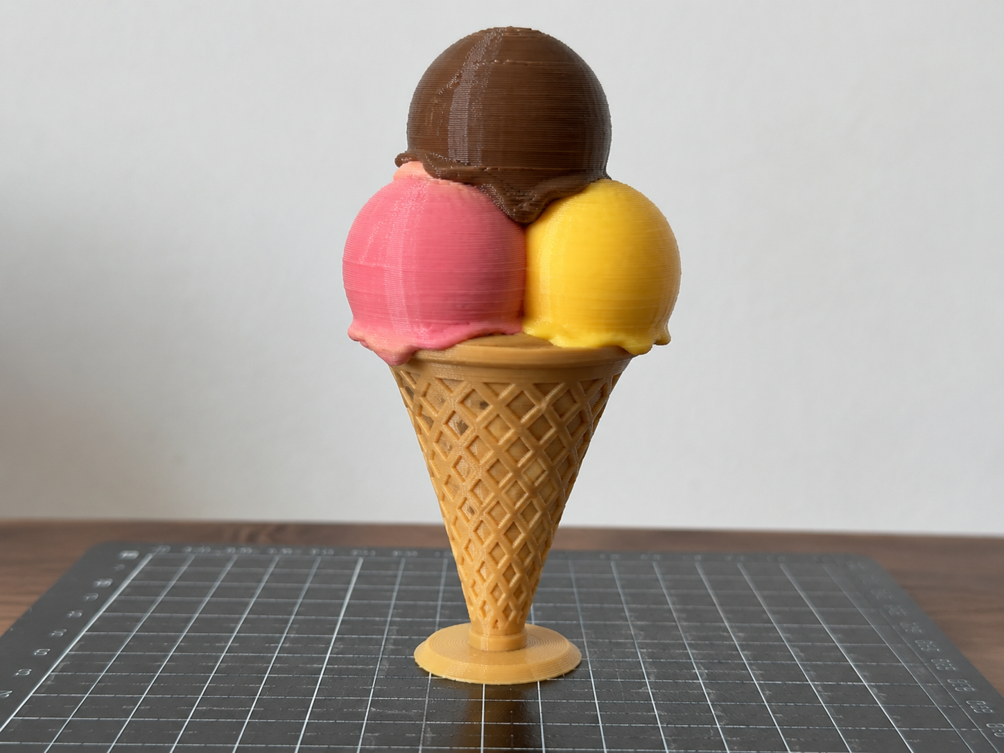 Eis in Waffel / Ice cream in waffle
