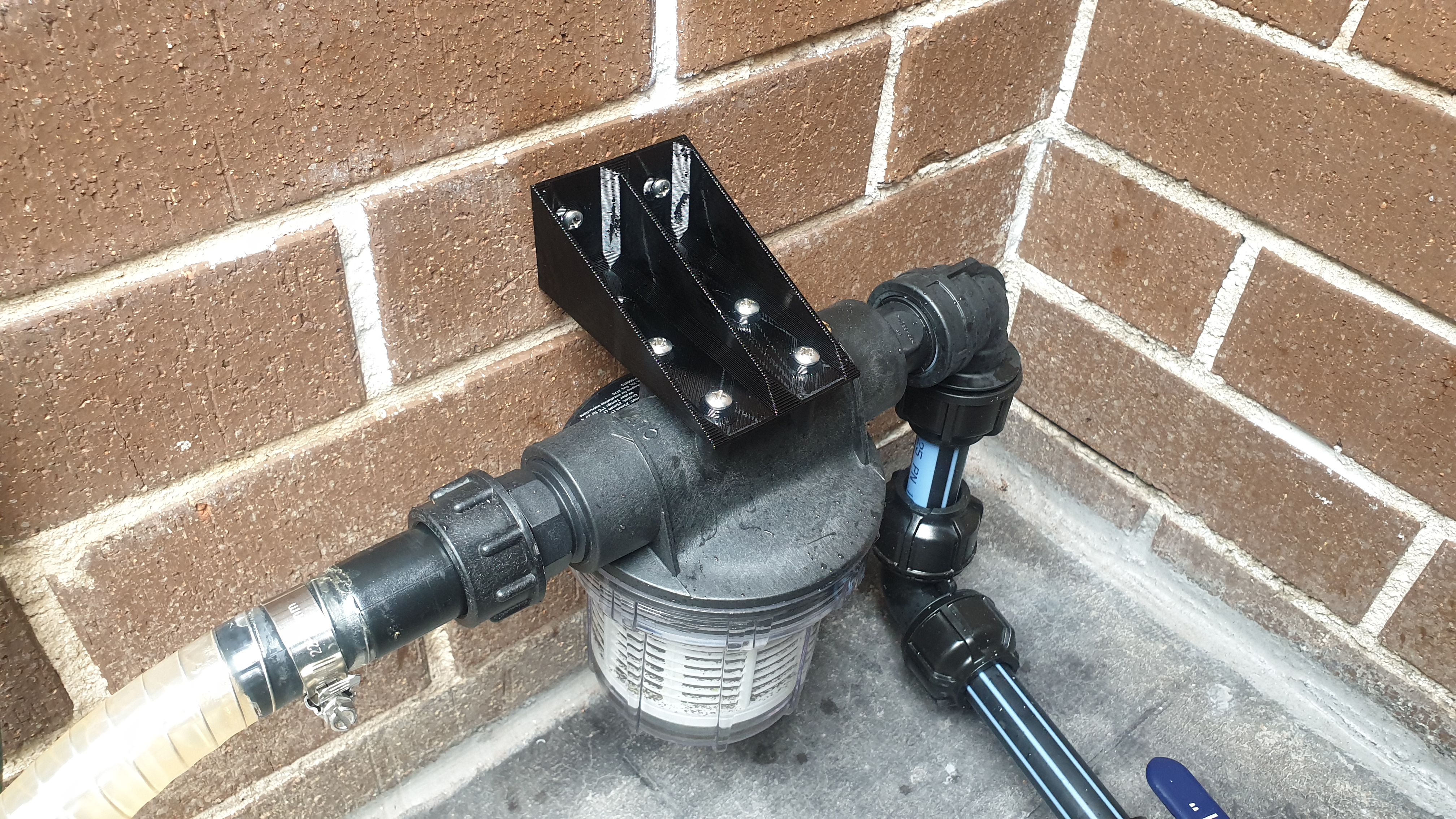 Ozito Water Pump Filter Wall Bracket