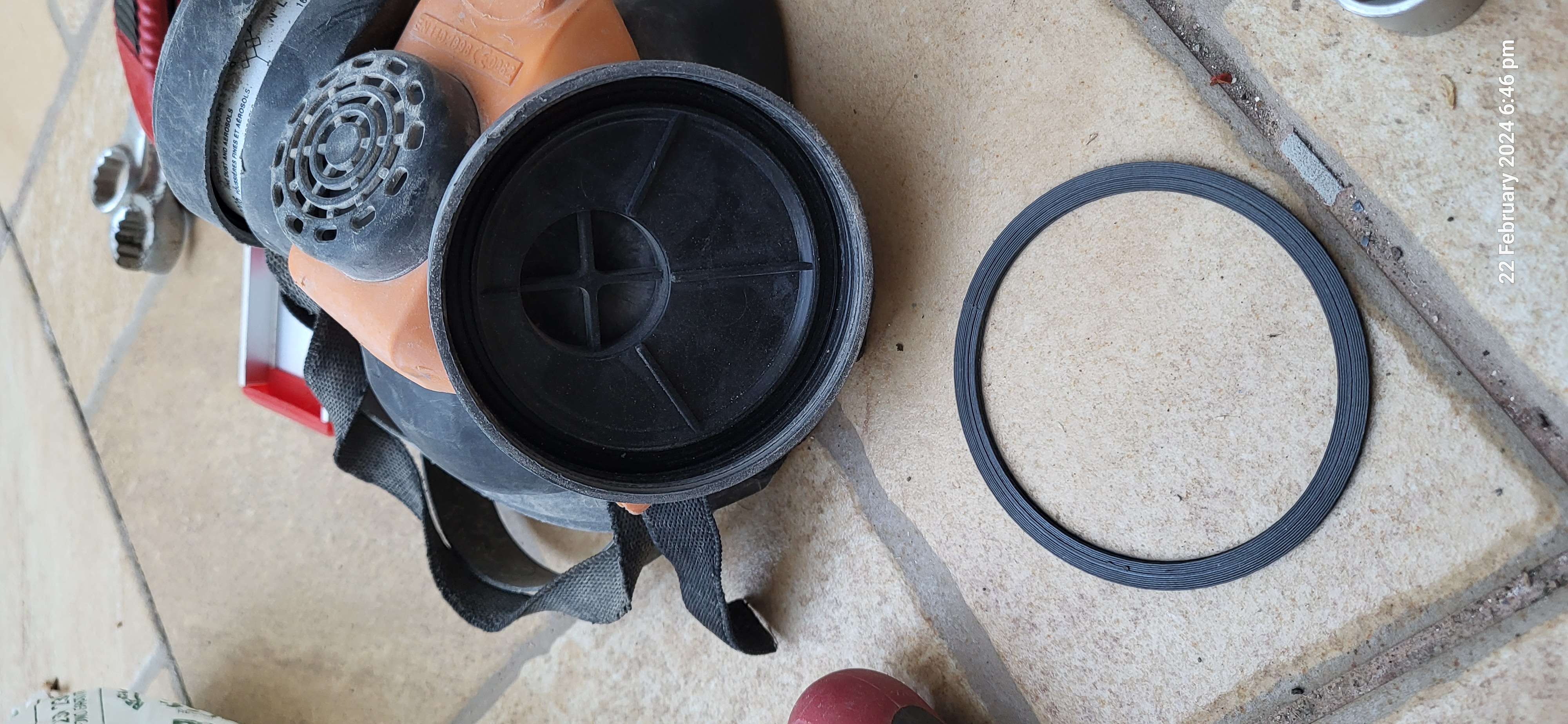 Gasget for a respirator filter mask