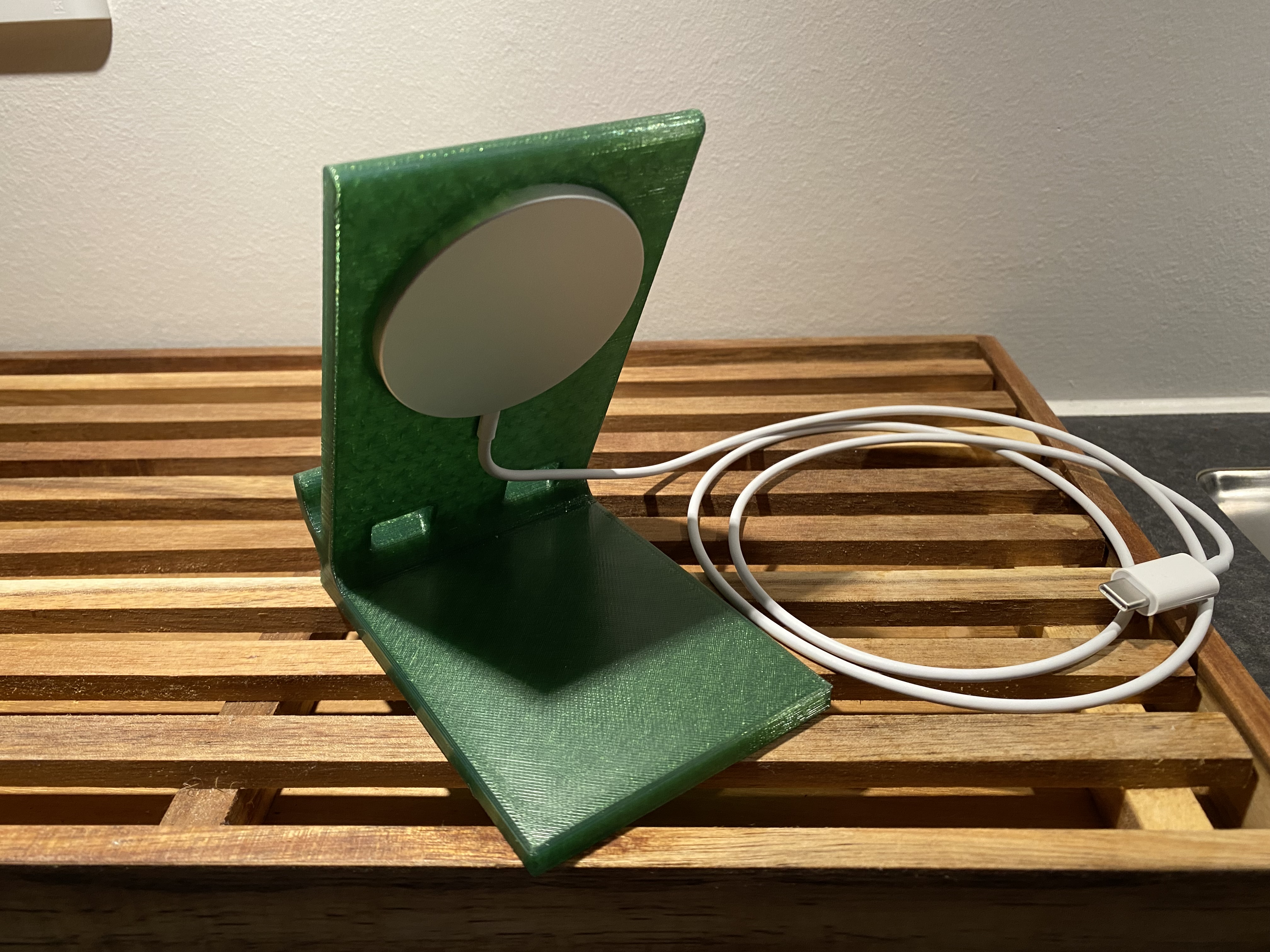 Phone Stand. v² With Magsafe Charger. And Behind Sound. Falco*sign.☺