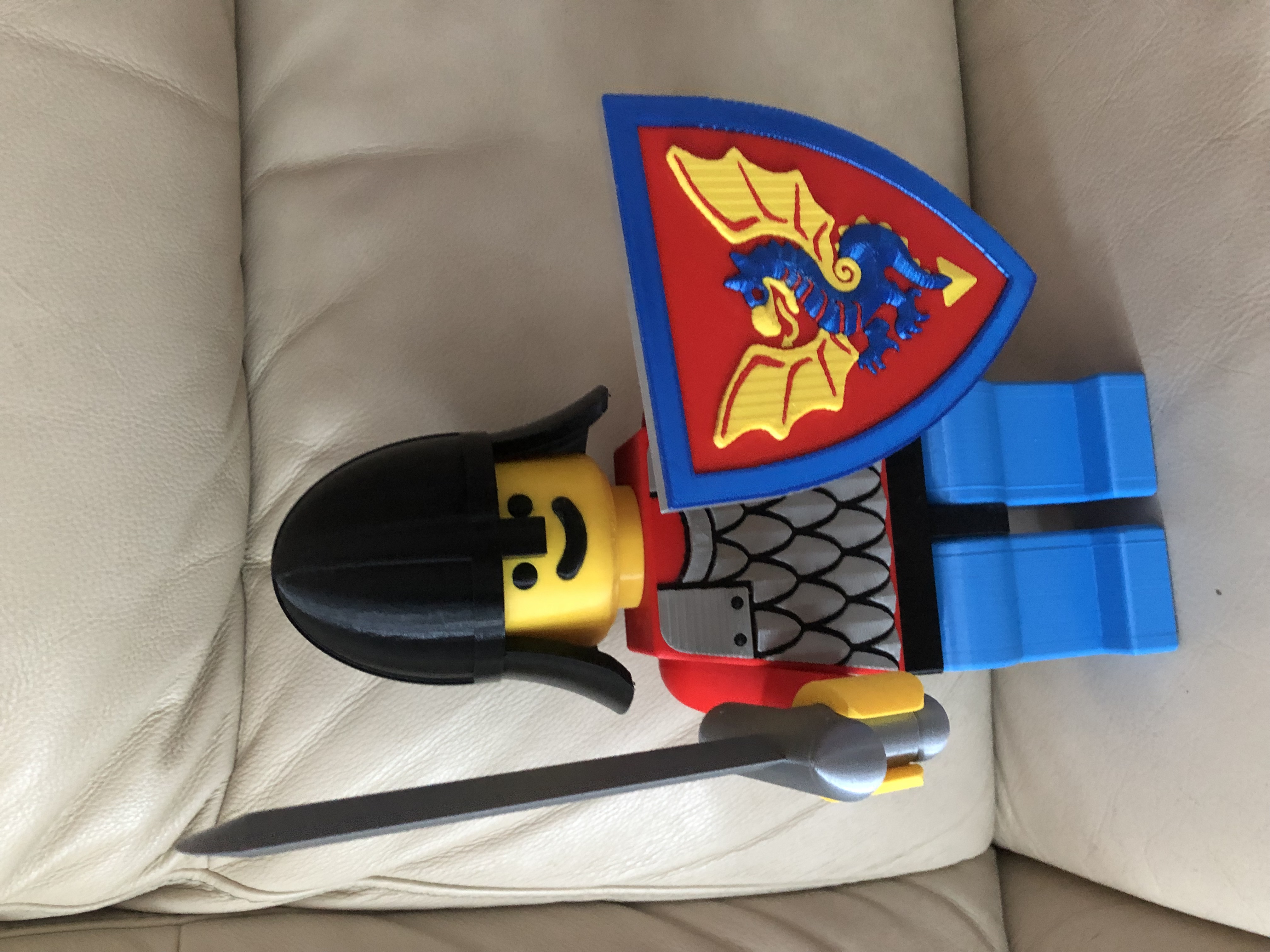 Scale up Shortsword and Black Knight Sculptured Triangular Shield (Multi-color)