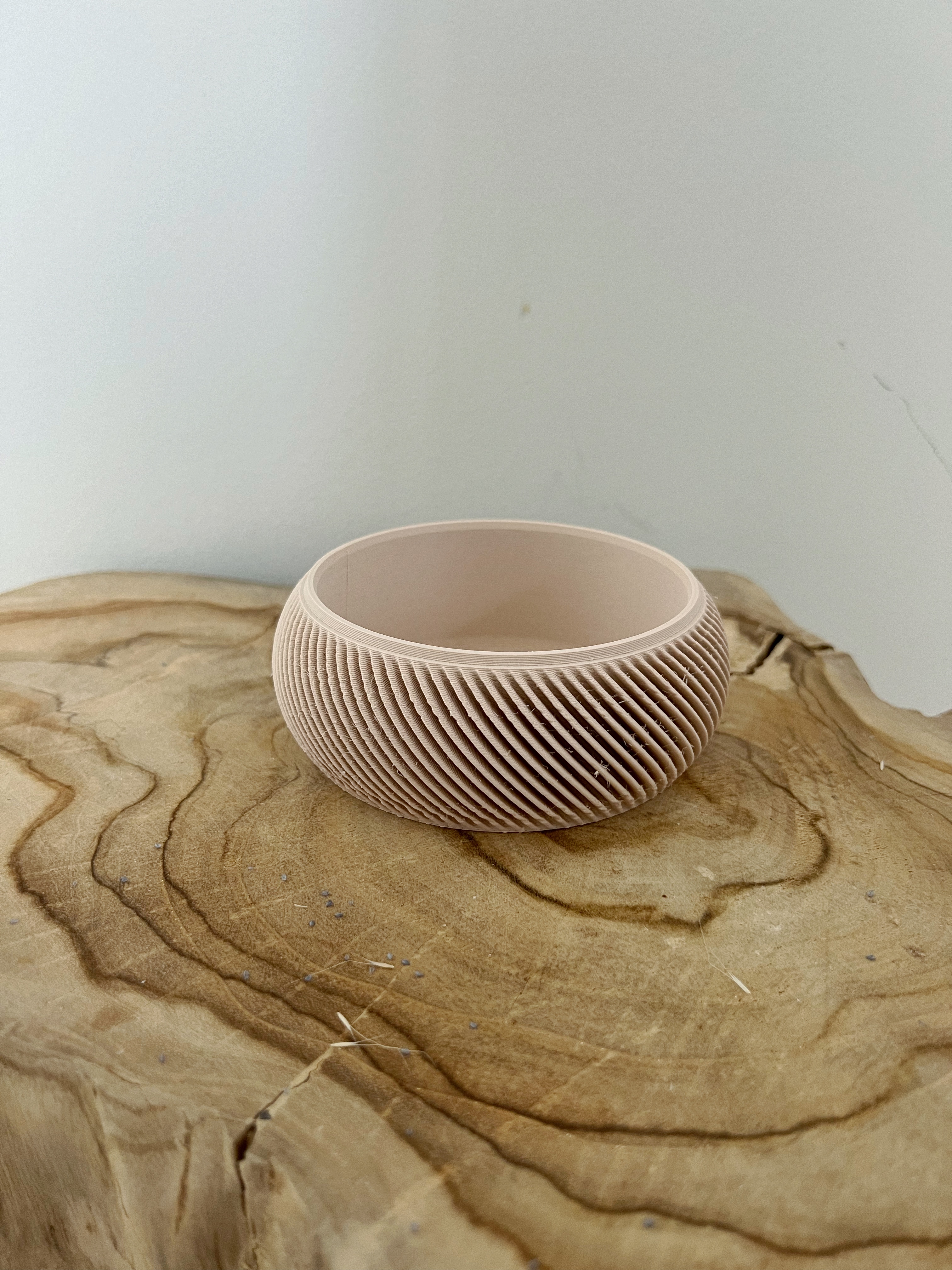 stackable cup with diagonal grooves