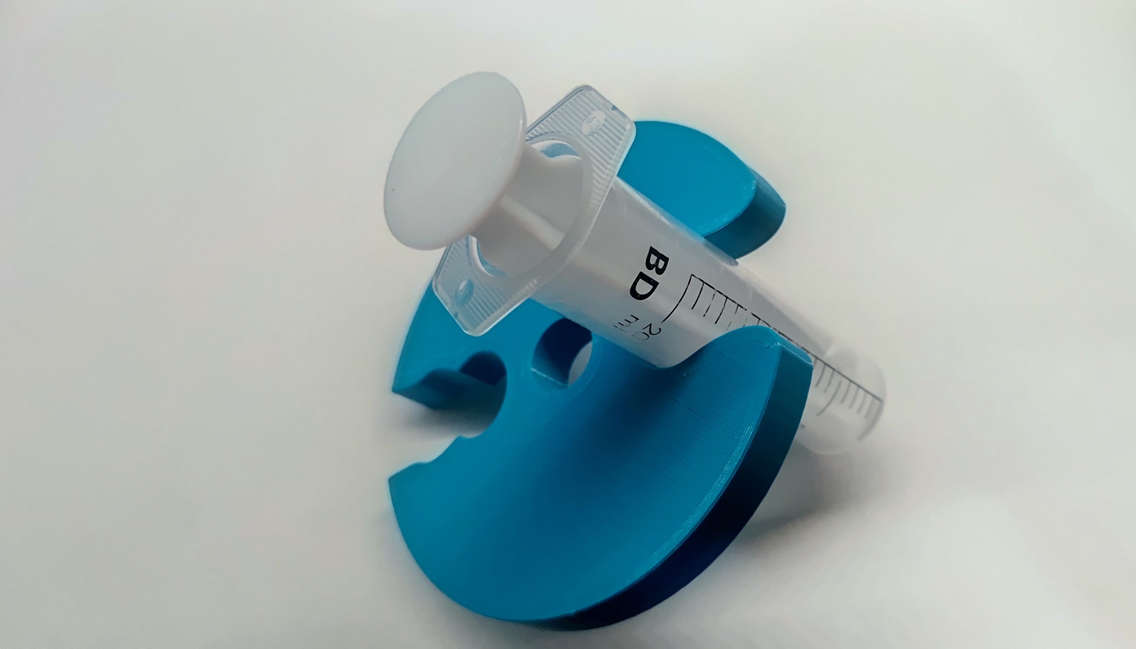 Syringe holder