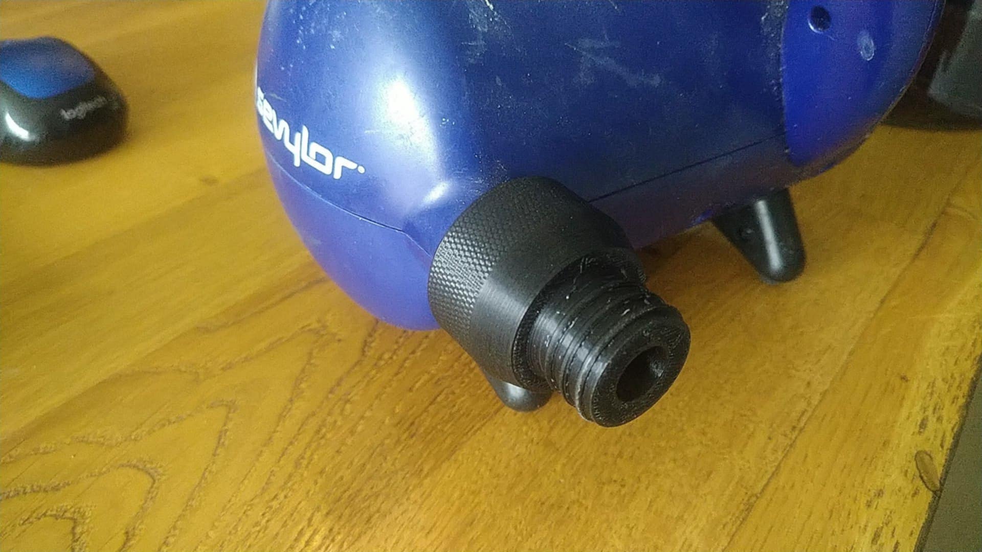 Adapter for connecting sevylor pump to 23mminternal diemeter hose