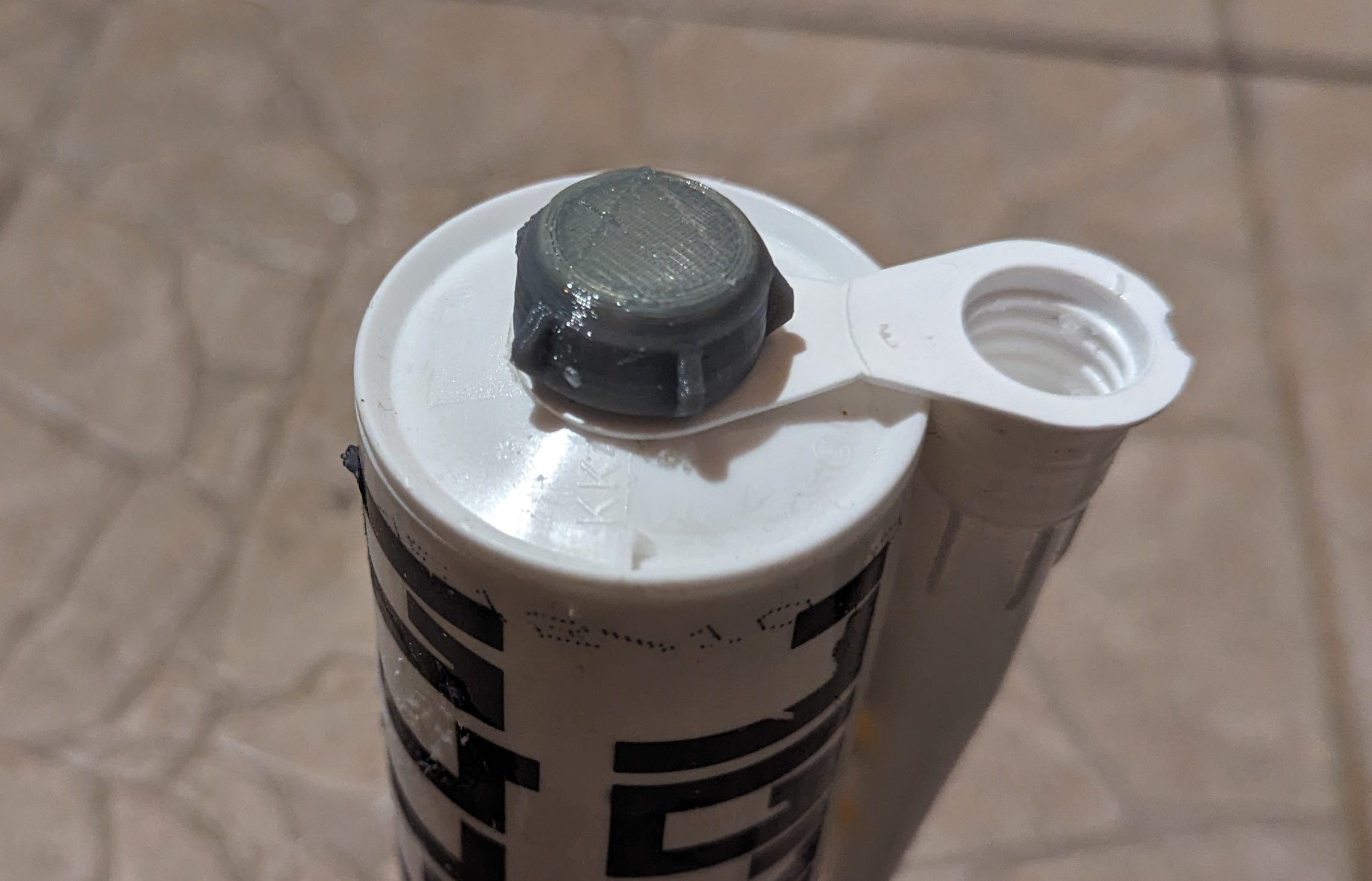 Silicon tube stopper for flexible filament