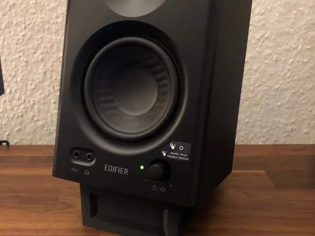 Desktop speaker stand v1.0