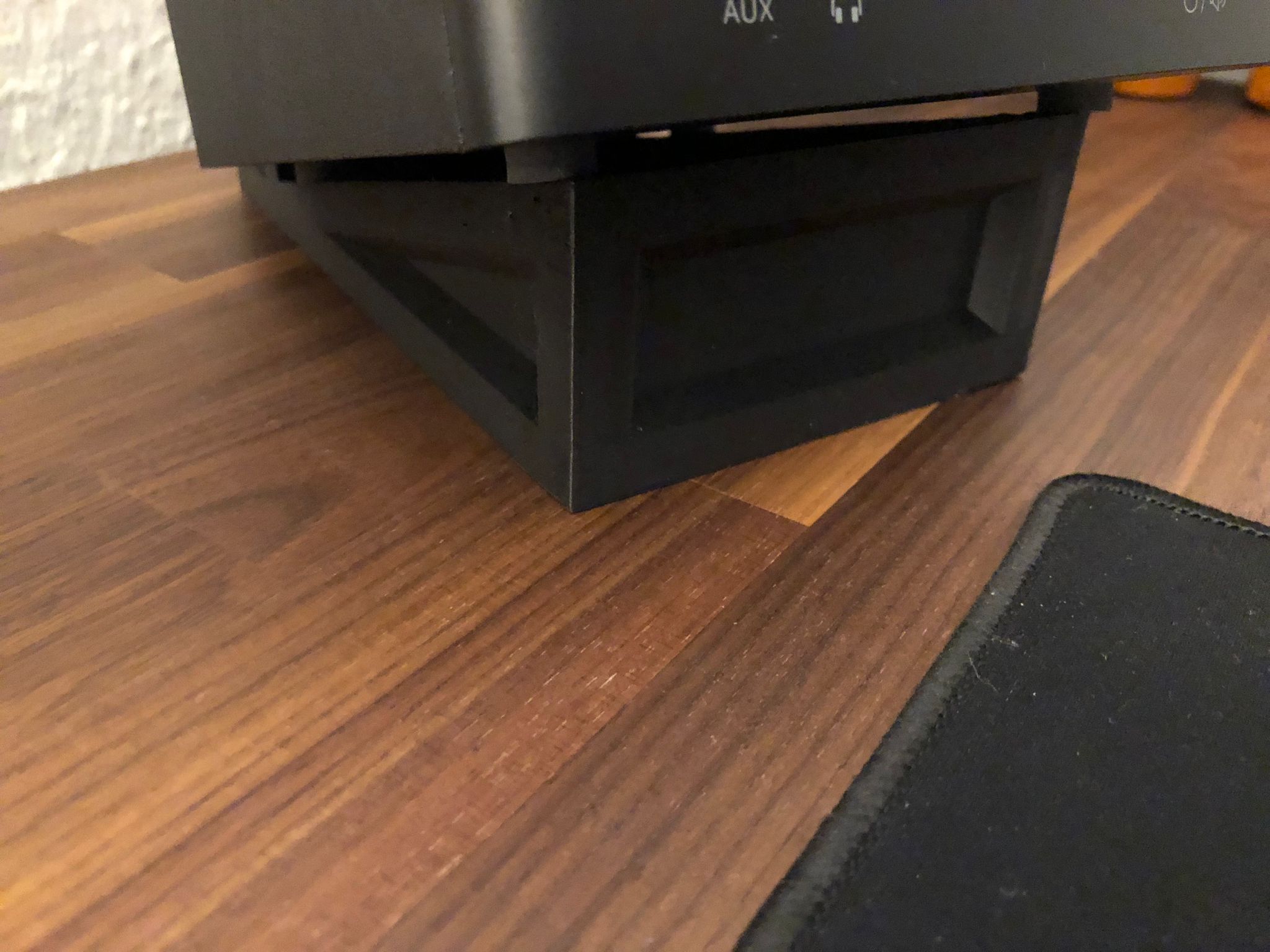Desktop Speaker Stand Desk Pad For KEF LSX II, Metal Non Slip Vibration Reduction Speaker Stand Desktop Mount Holder For LSX II Wireless HiFi Speaker (Black Kef Speakers
