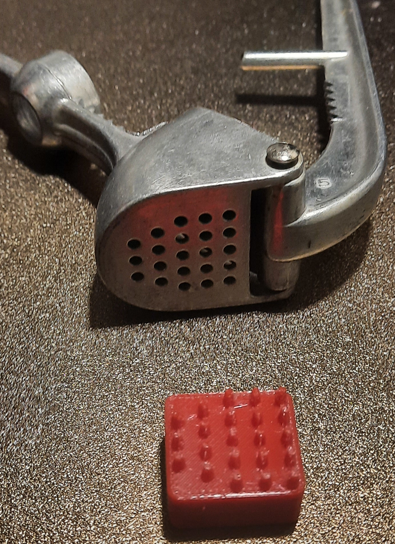 Garlicpress cleaner