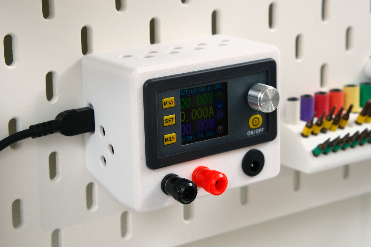 Mini USB-C PD Lab/Bench Power Supply with SKADIS mount