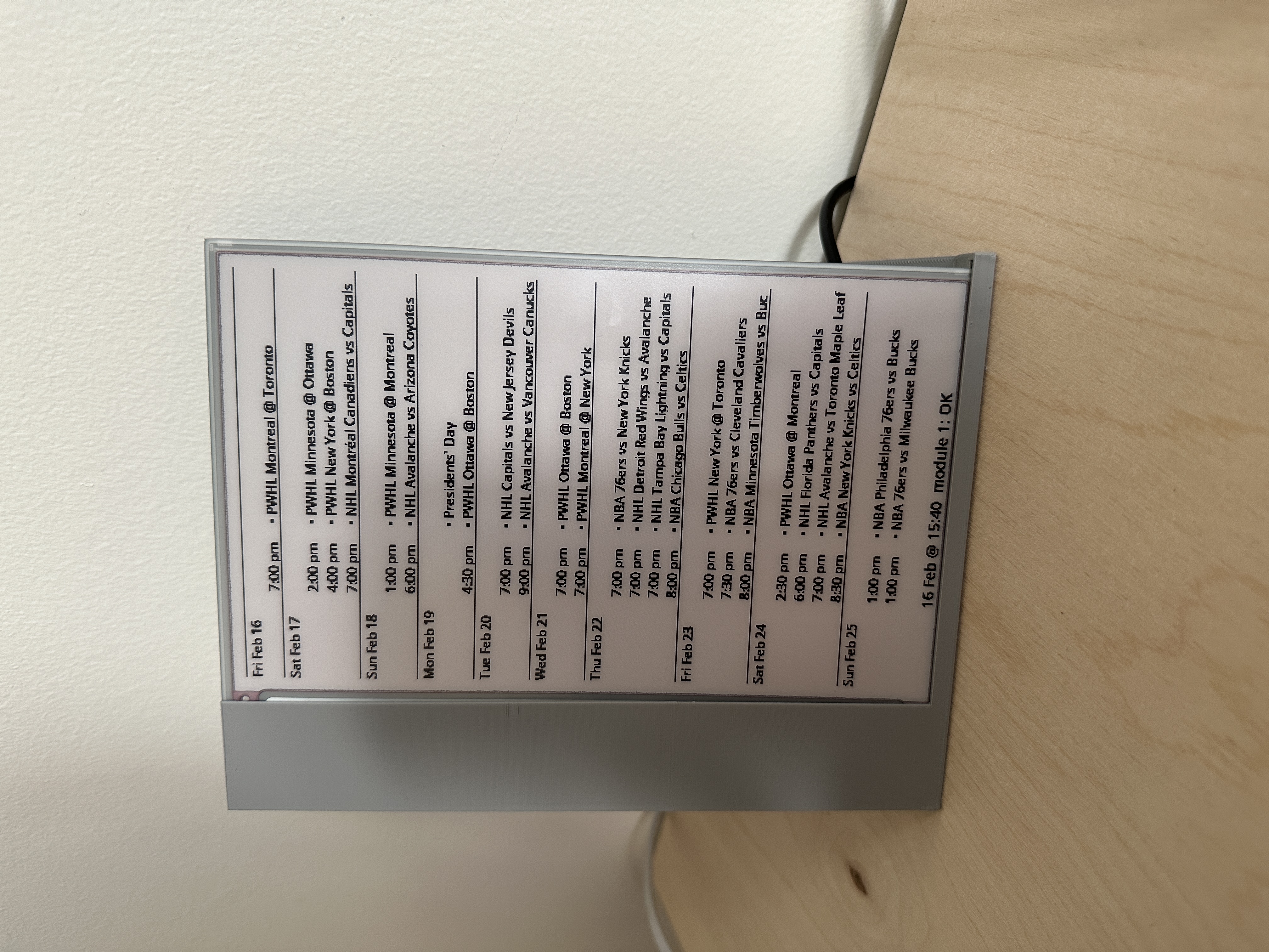 Minimal ePaper display stand for Waveshare 7.5" displays and Pi Zero